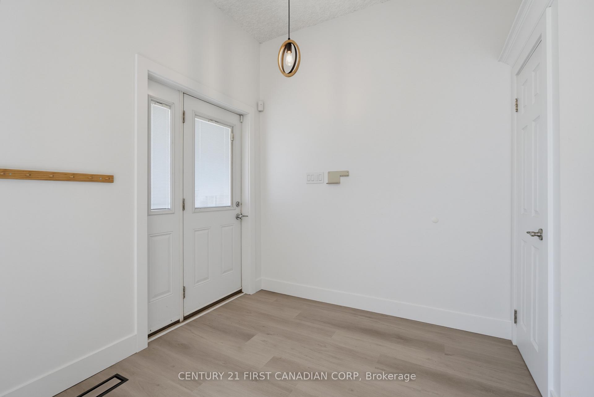 Photo 2 of 682 Princess Avenue, London, East G — HOMEH