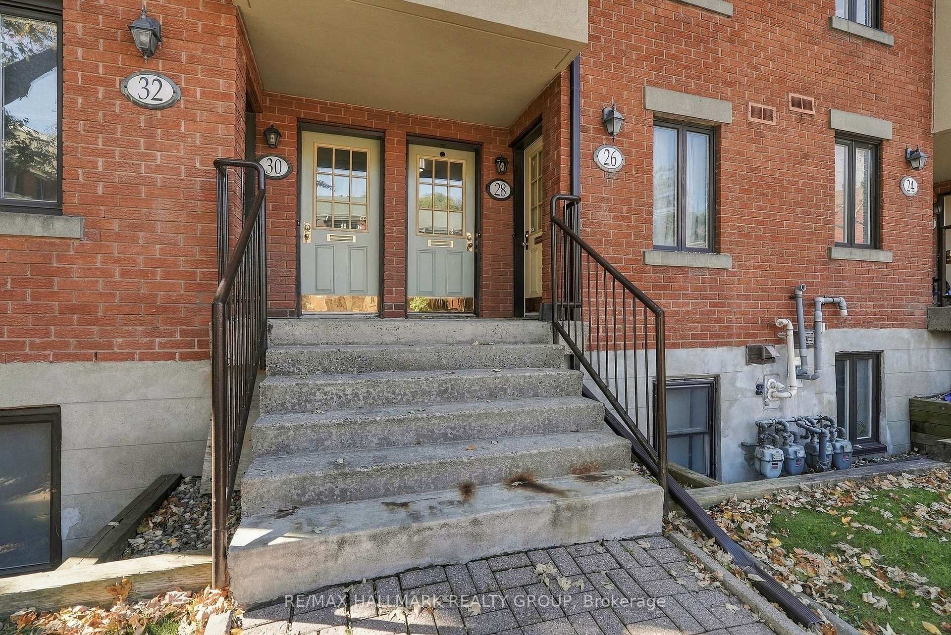 Photo 2 of 28 Crispin Private, Ottawa, Manor Park — HOMEH