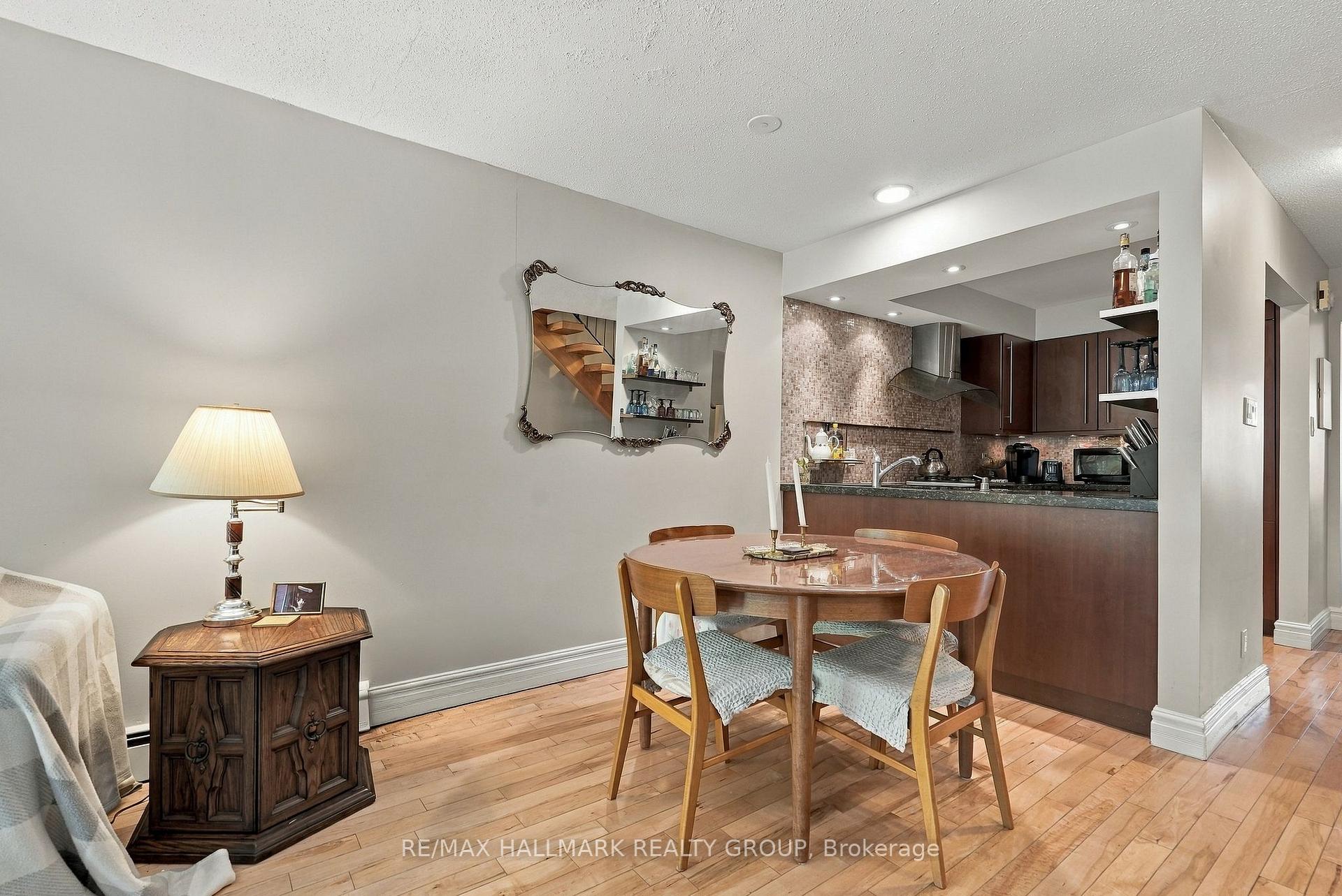 Photo 6 of 28 Crispin Private, Ottawa, Manor Park — HOMEH