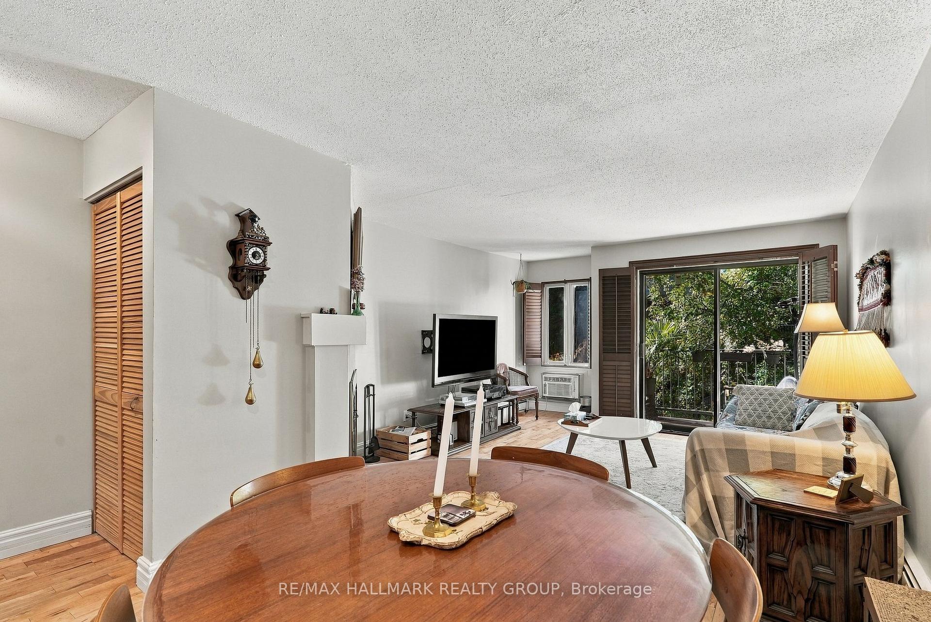 Photo 7 of 28 Crispin Private, Ottawa, Manor Park — HOMEH