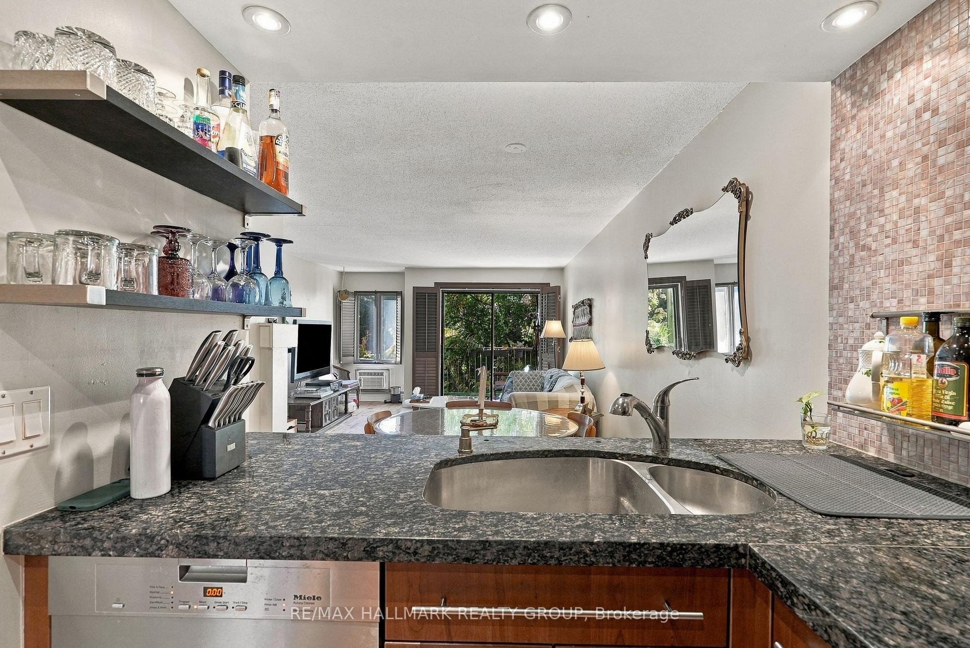 Photo 9 of 28 Crispin Private, Ottawa, Manor Park — HOMEH