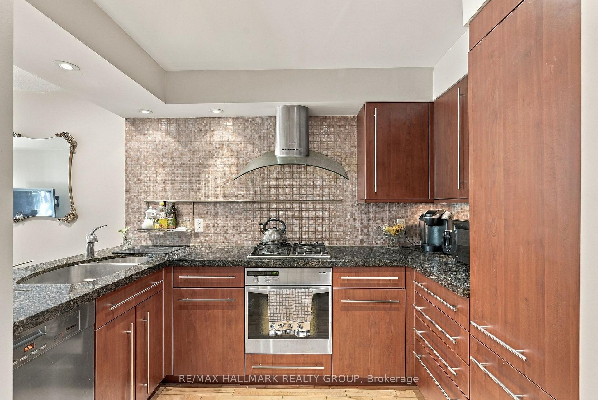 Photo 10 of 28 Crispin Private, Ottawa, Manor Park — HOMEH