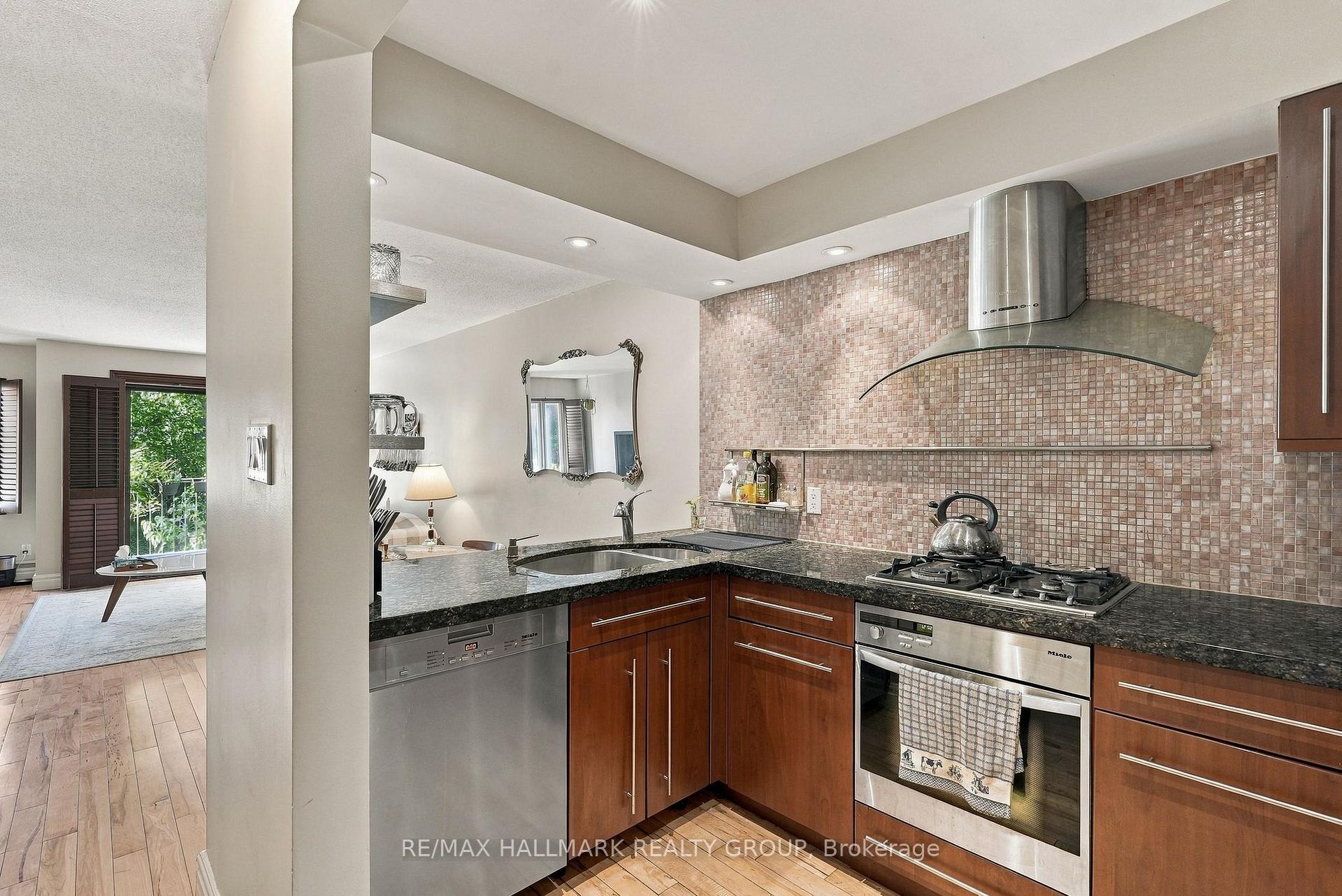 Photo 11 of 28 Crispin Private, Ottawa, Manor Park — HOMEH