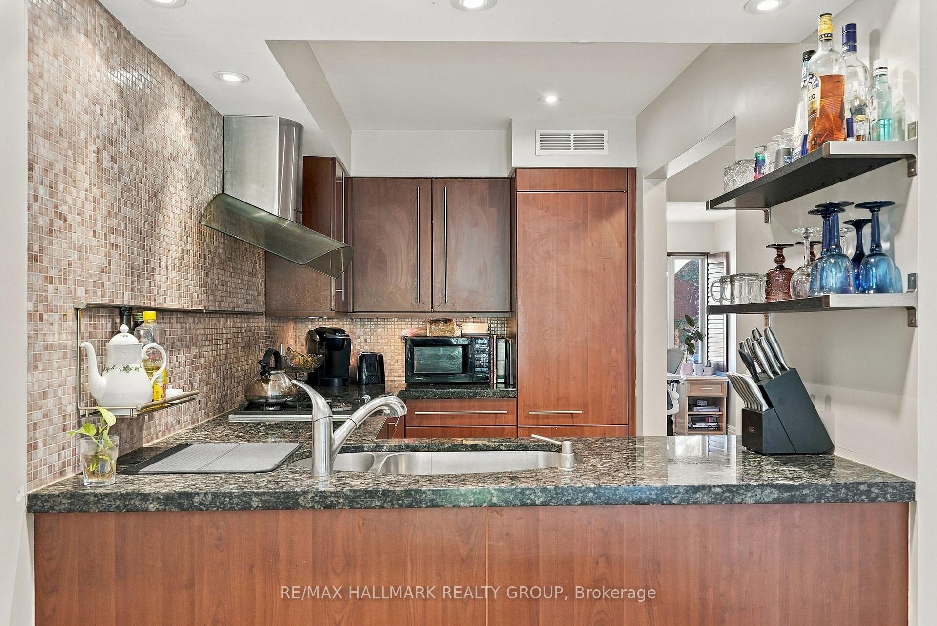 Photo 12 of 28 Crispin Private, Ottawa, Manor Park — HOMEH
