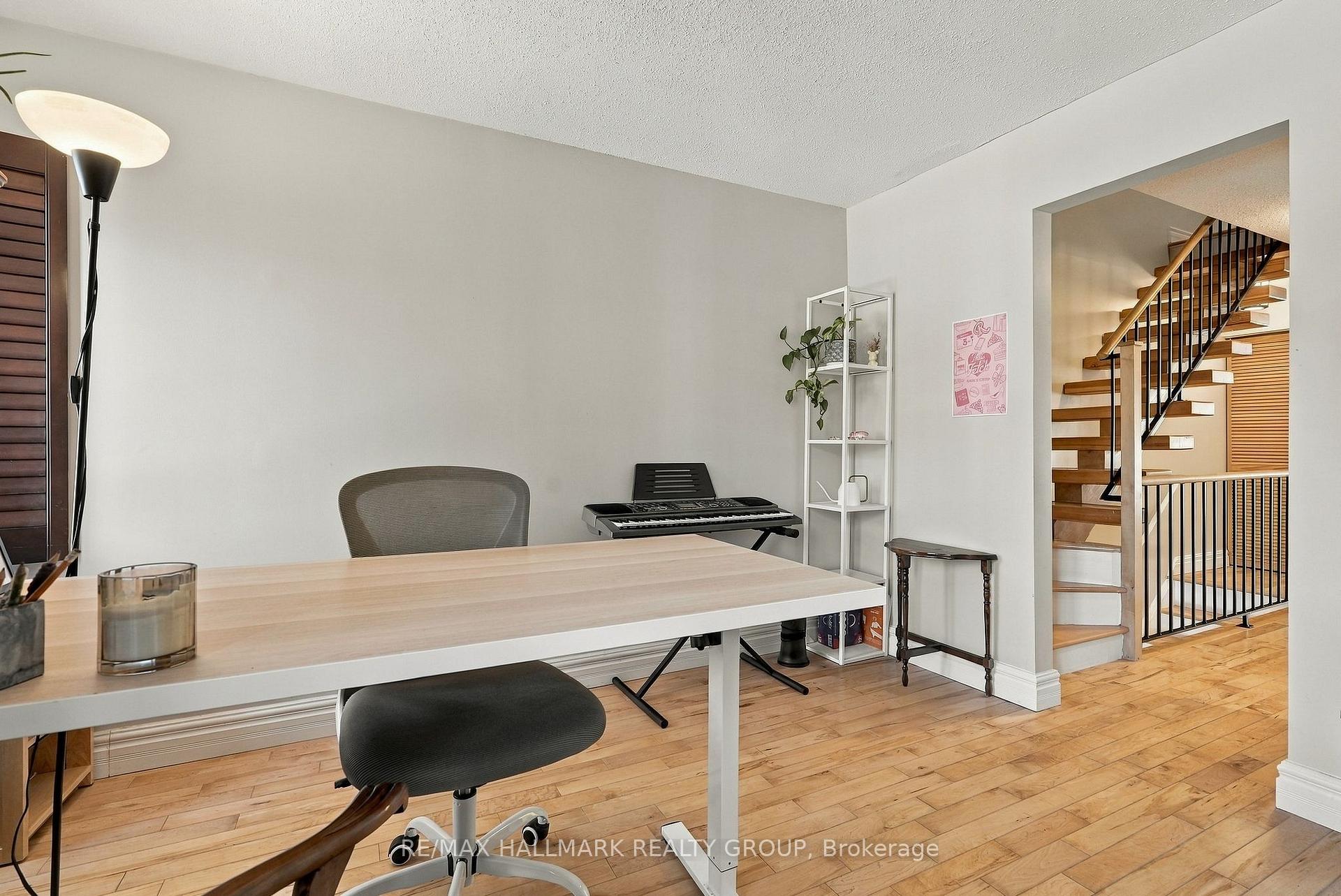 Photo 14 of 28 Crispin Private, Ottawa, Manor Park — HOMEH