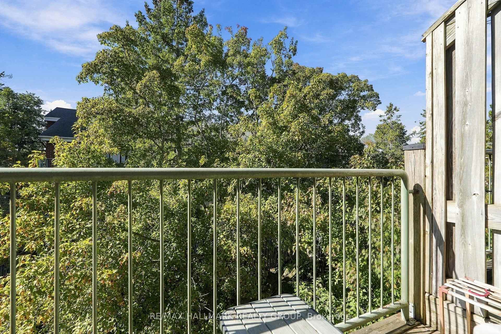 Photo 20 of 28 Crispin Private, Ottawa, Manor Park — HOMEH