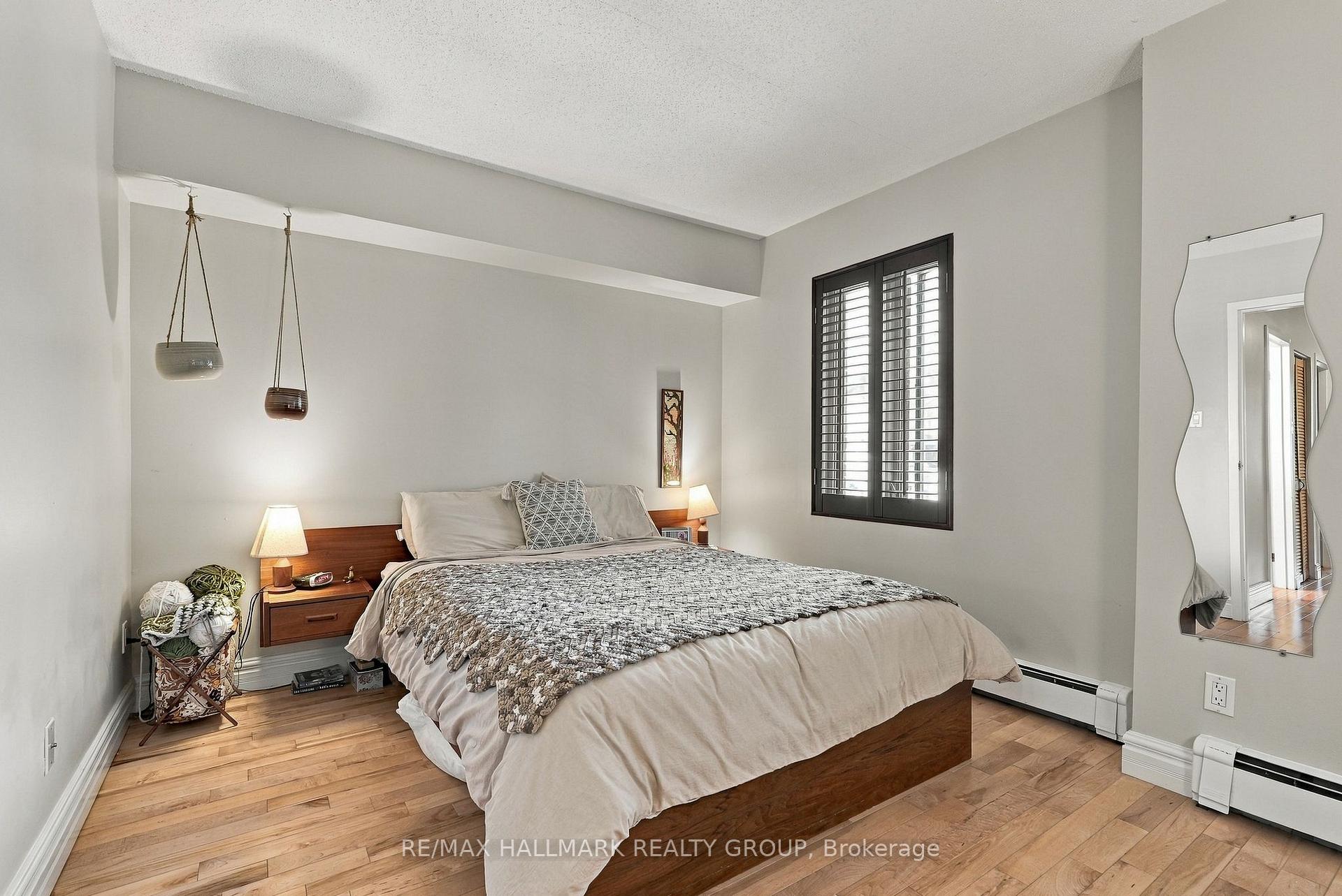 Photo 23 of 28 Crispin Private, Ottawa, Manor Park — HOMEH