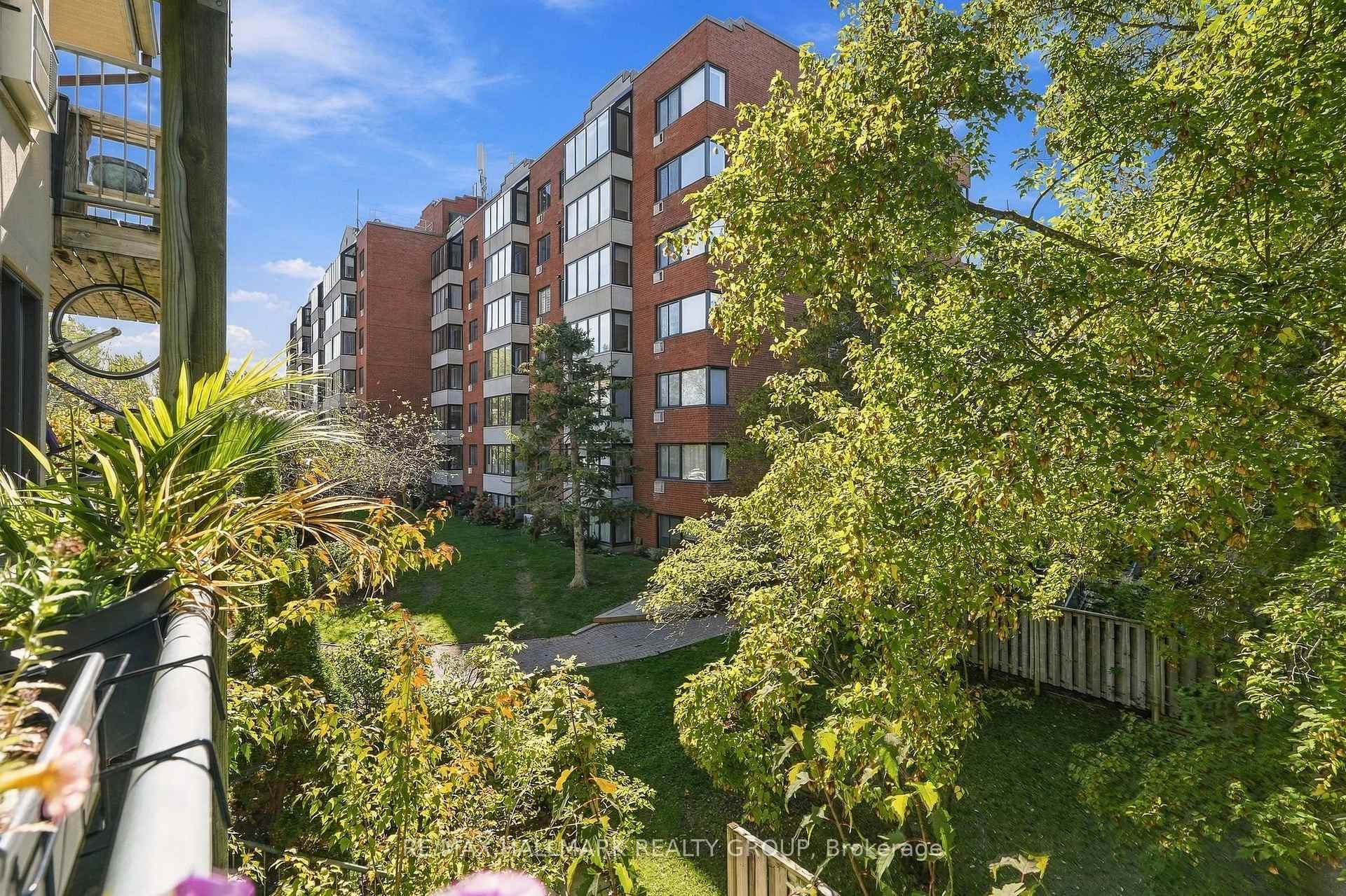 Photo 26 of 28 Crispin Private, Ottawa, Manor Park — HOMEH