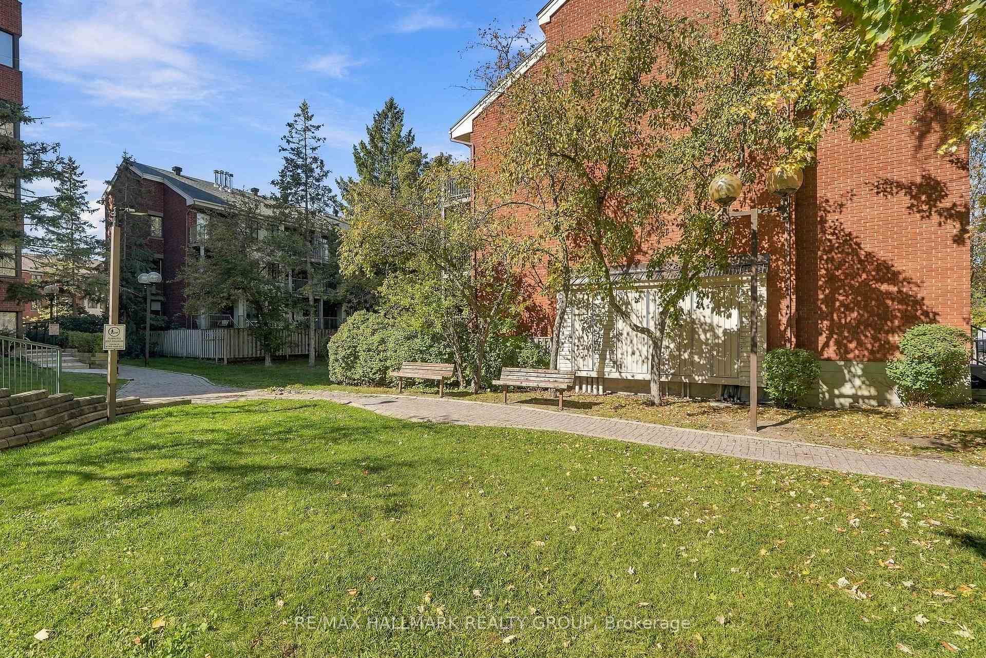 Photo 27 of 28 Crispin Private, Ottawa, Manor Park — HOMEH