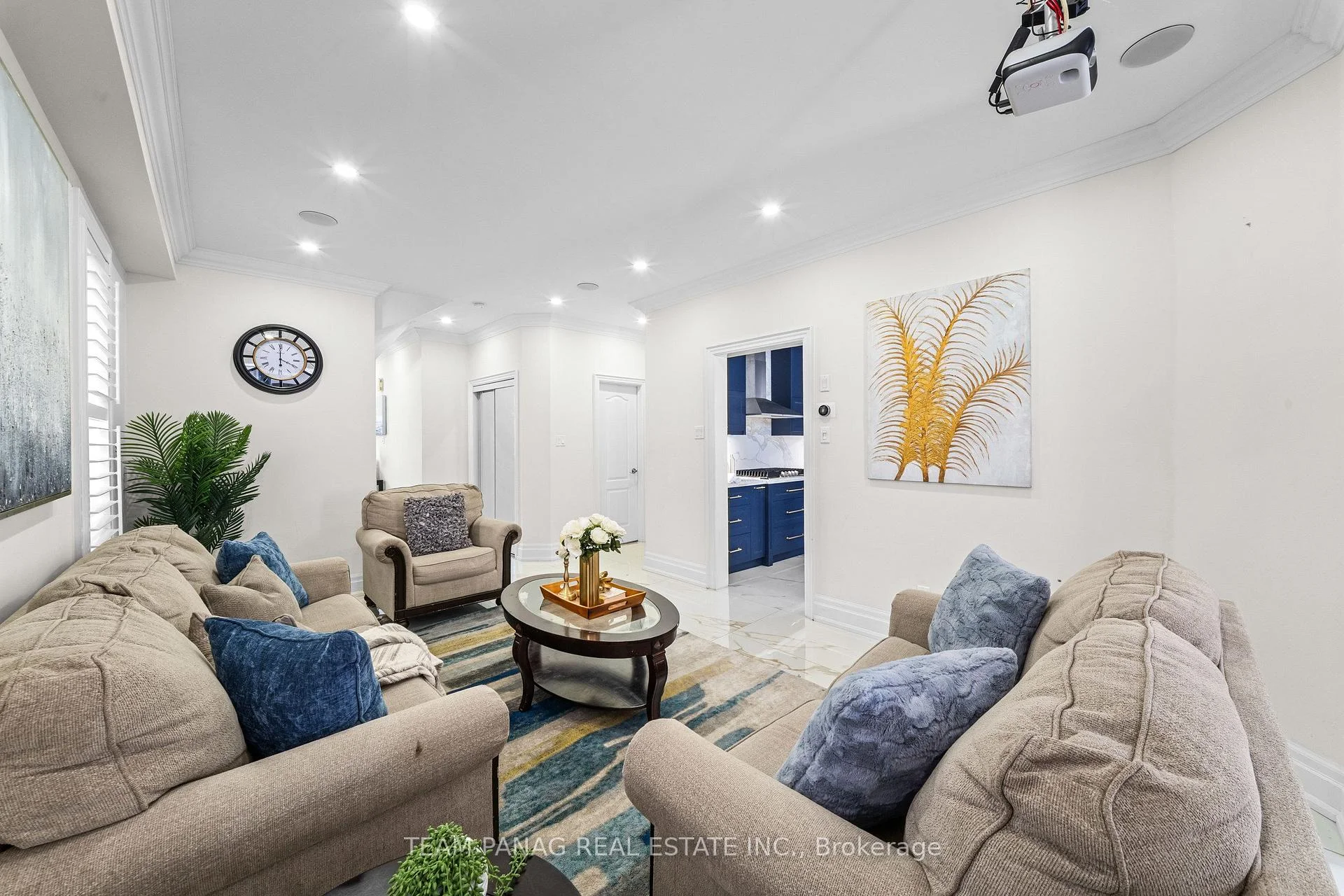 Photo 9 of 22 Bellflower Lane, Brampton, Bramalea North Industrial — HOMEH