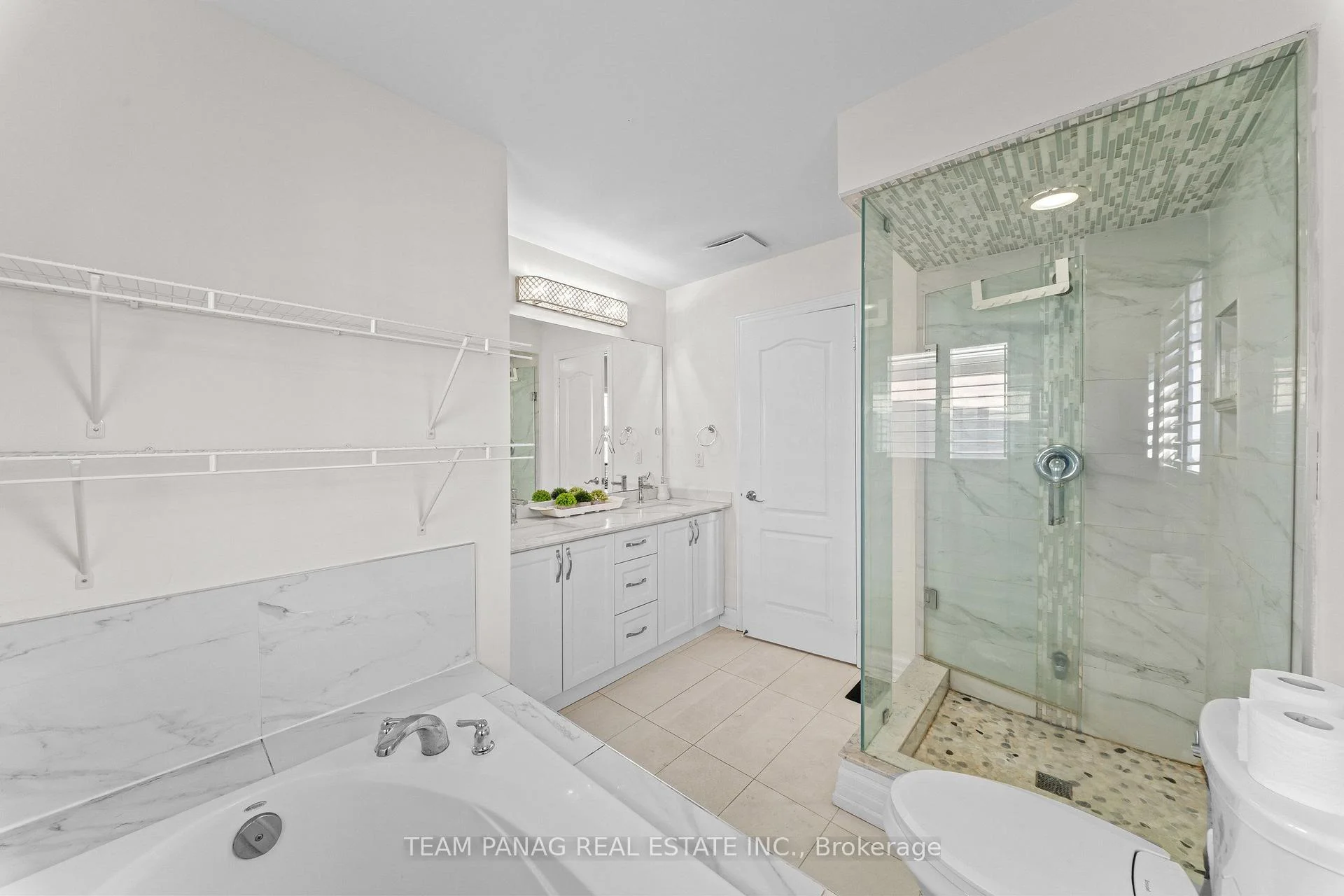 Photo 26 of 22 Bellflower Lane, Brampton, Bramalea North Industrial — HOMEH