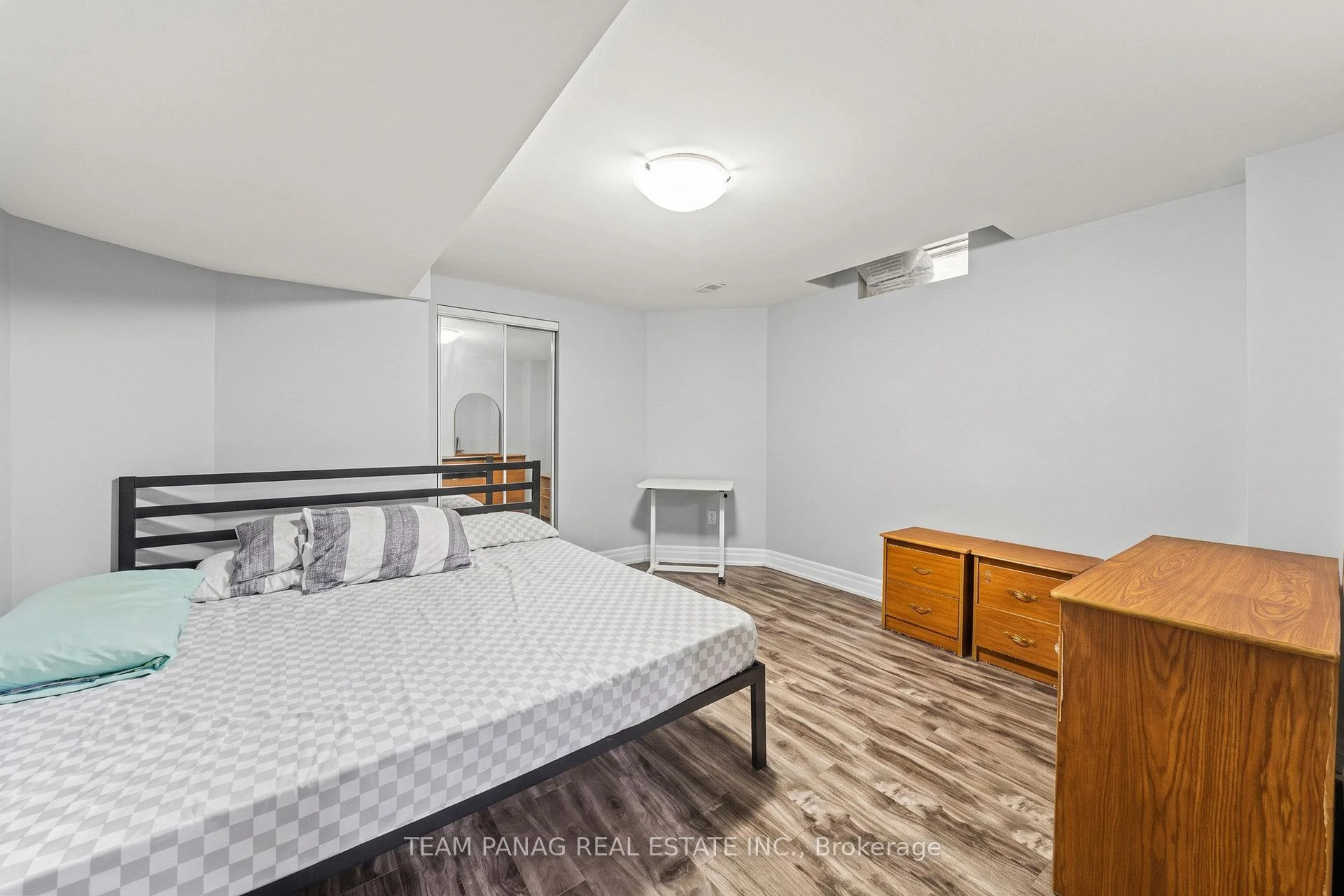 Photo 42 of 22 Bellflower Lane, Brampton, Bramalea North Industrial — HOMEH