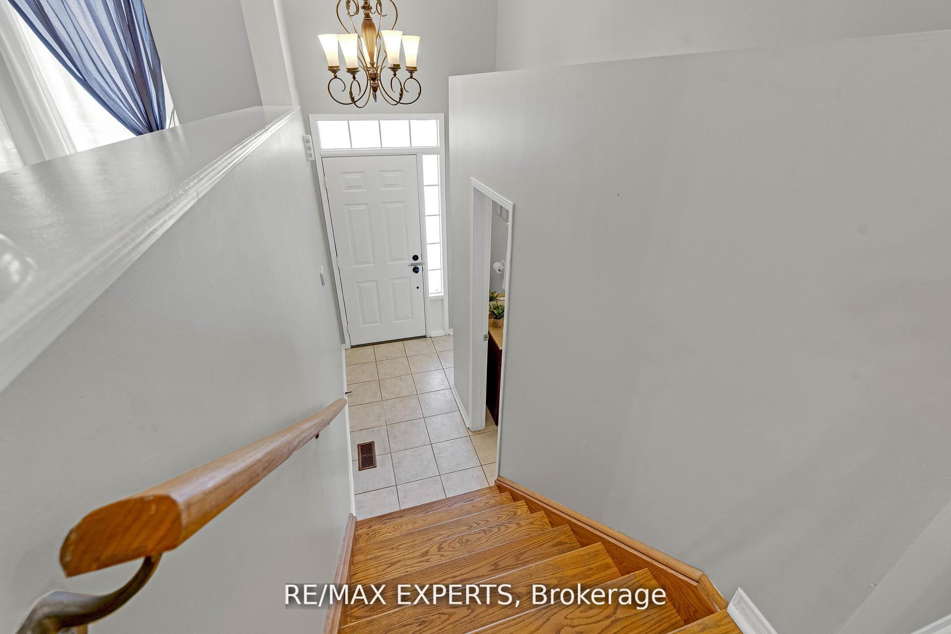Photo 3 of Unit 61, 19 Foxchase Avenue, Vaughan, East Woodbridge — HOMEH