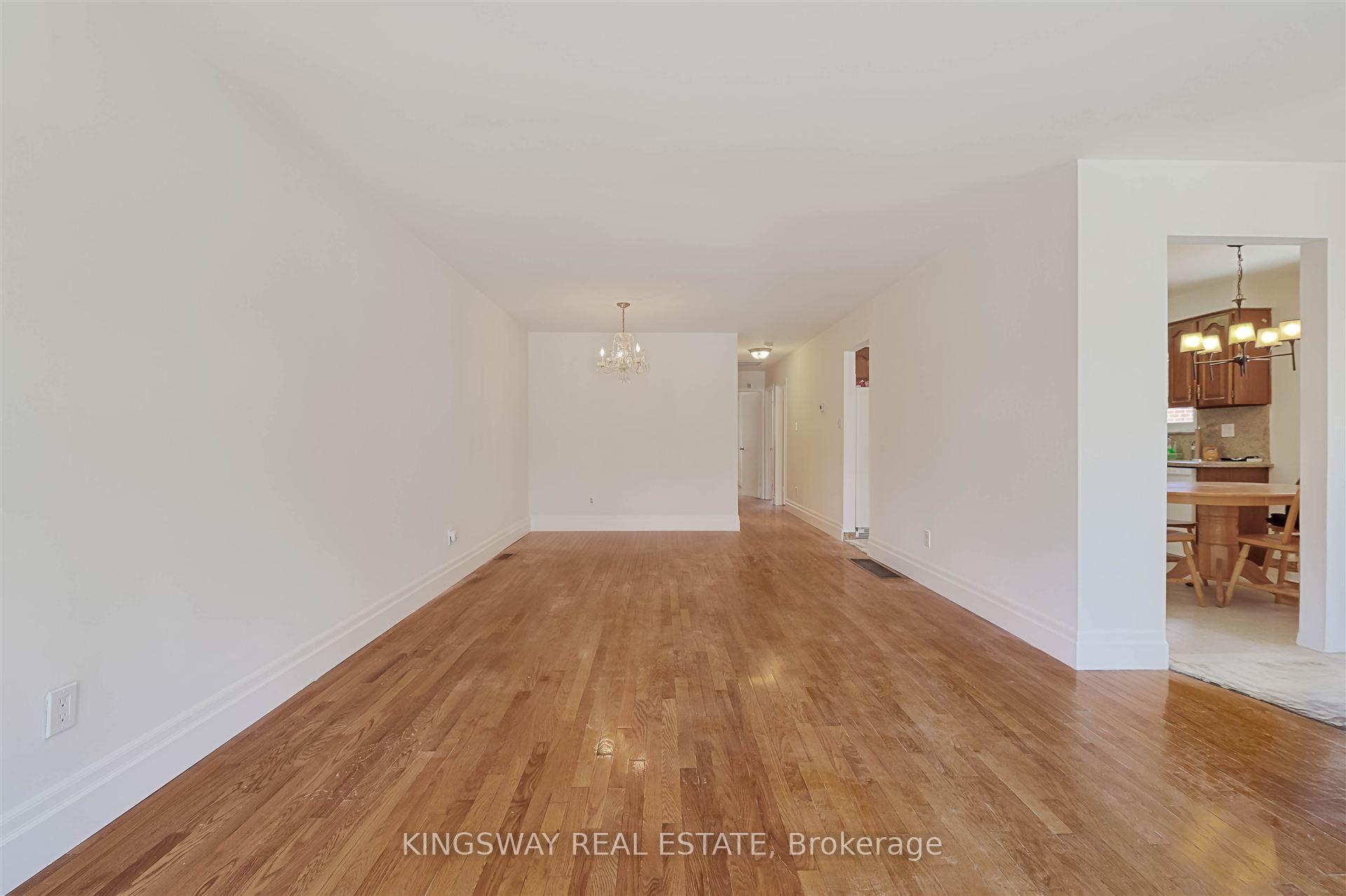 Photo 2 of 184 Edmonton Drive, North York, Pleasant View — HOMEH