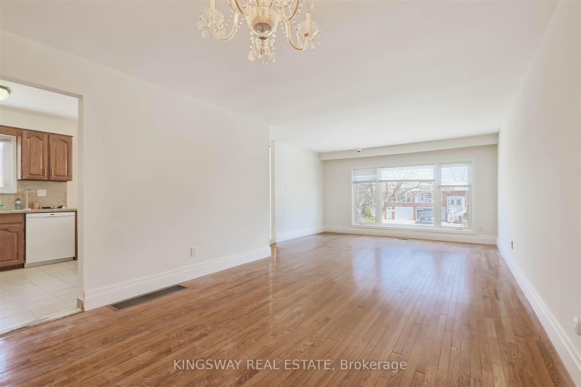 Photo 3 of 184 Edmonton Drive, North York, Pleasant View — HOMEH