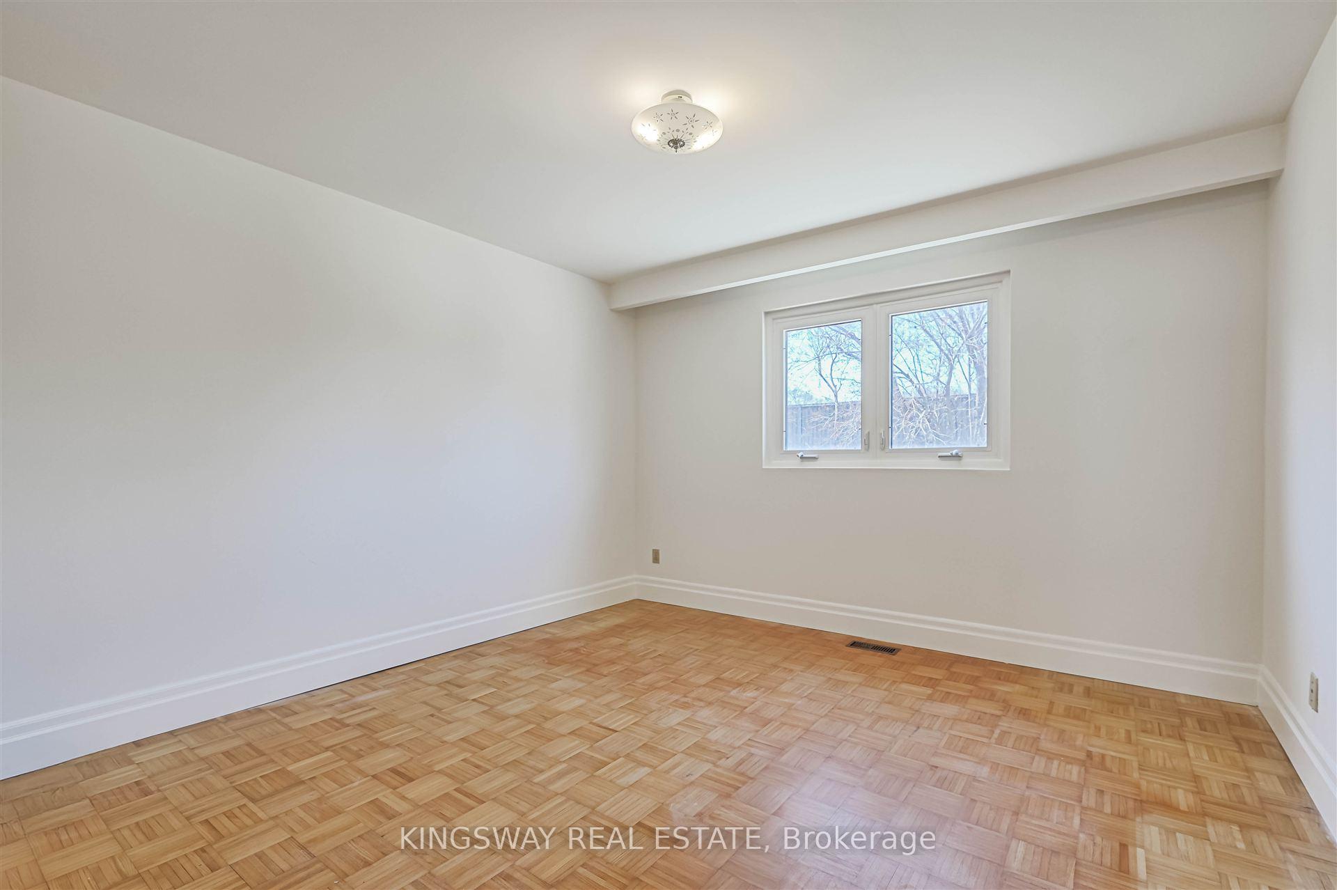 Photo 6 of 184 Edmonton Drive, North York, Pleasant View — HOMEH