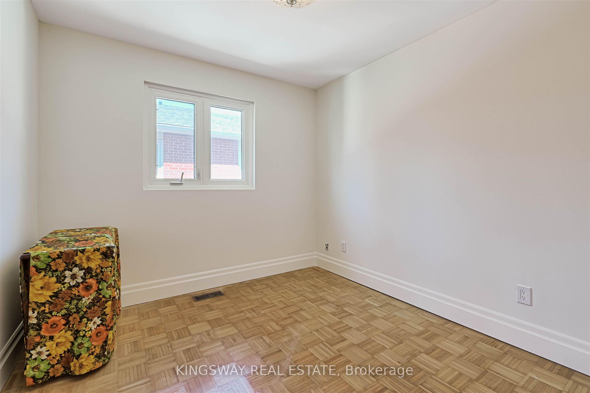 Photo 9 of 184 Edmonton Drive, North York, Pleasant View — HOMEH