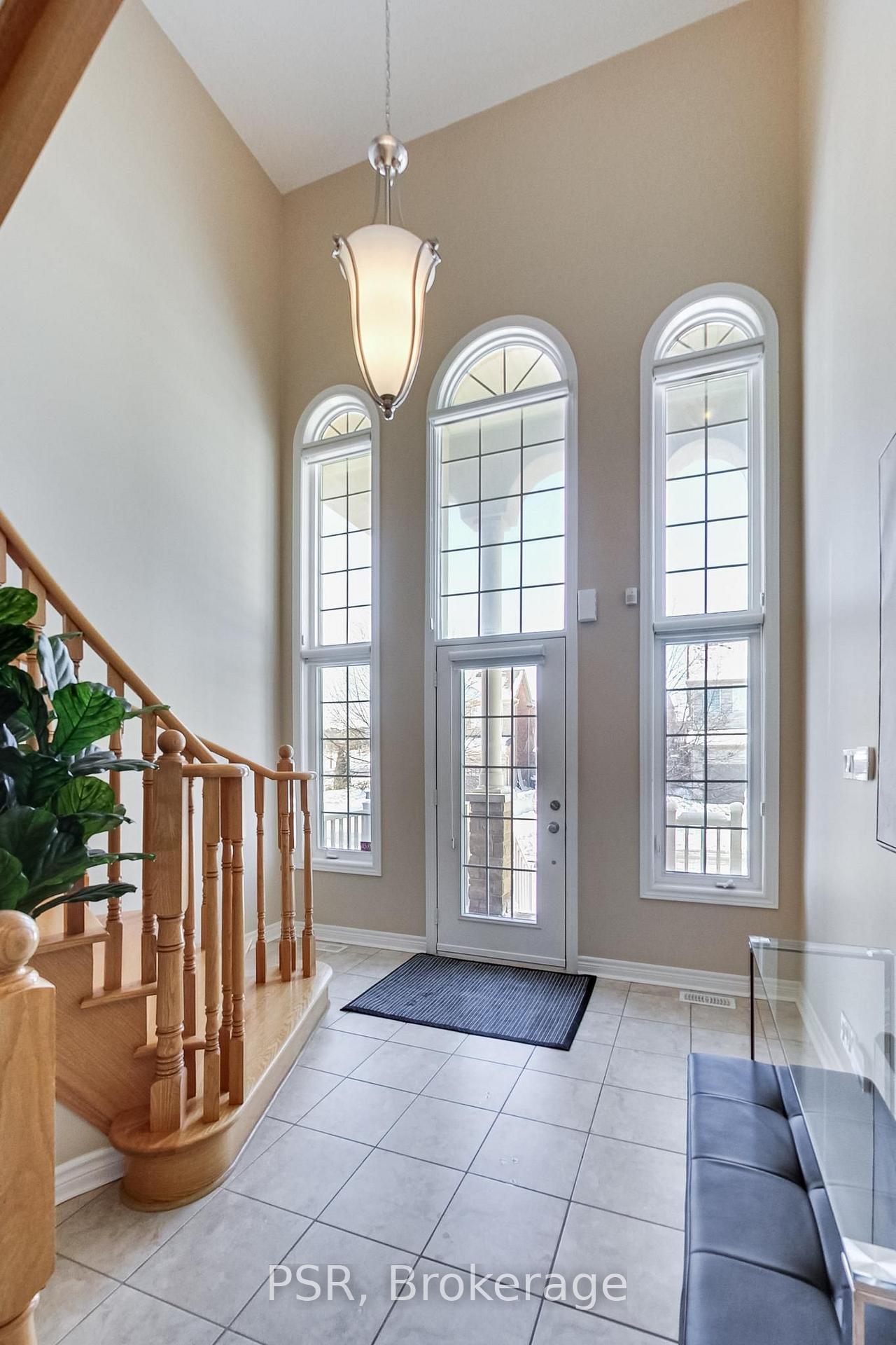 Photo 4 of 9 White Beach Crescent, Vaughan, Patterson — HOMEH