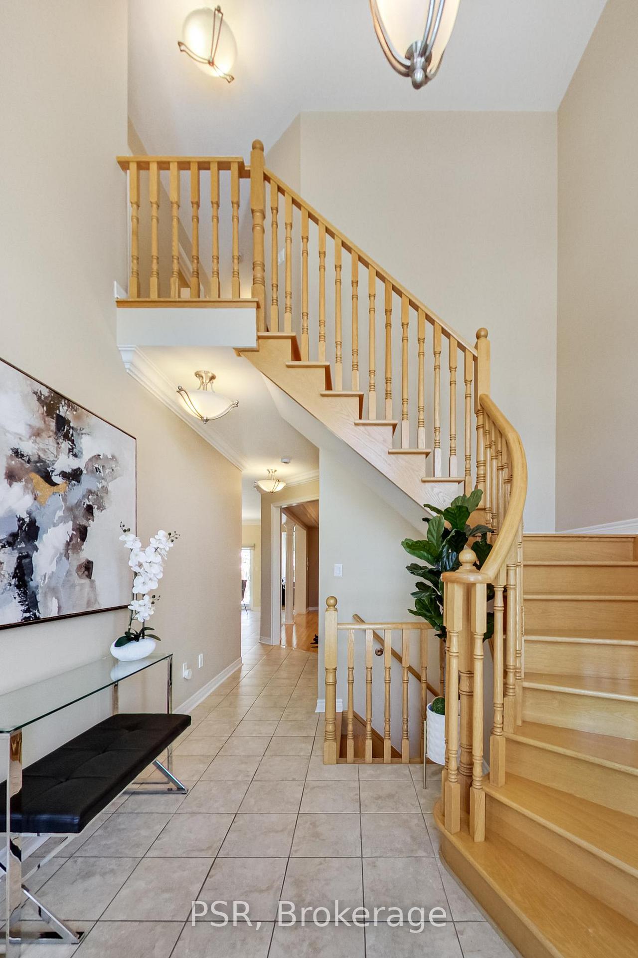 Photo 5 of 9 White Beach Crescent, Vaughan, Patterson — HOMEH