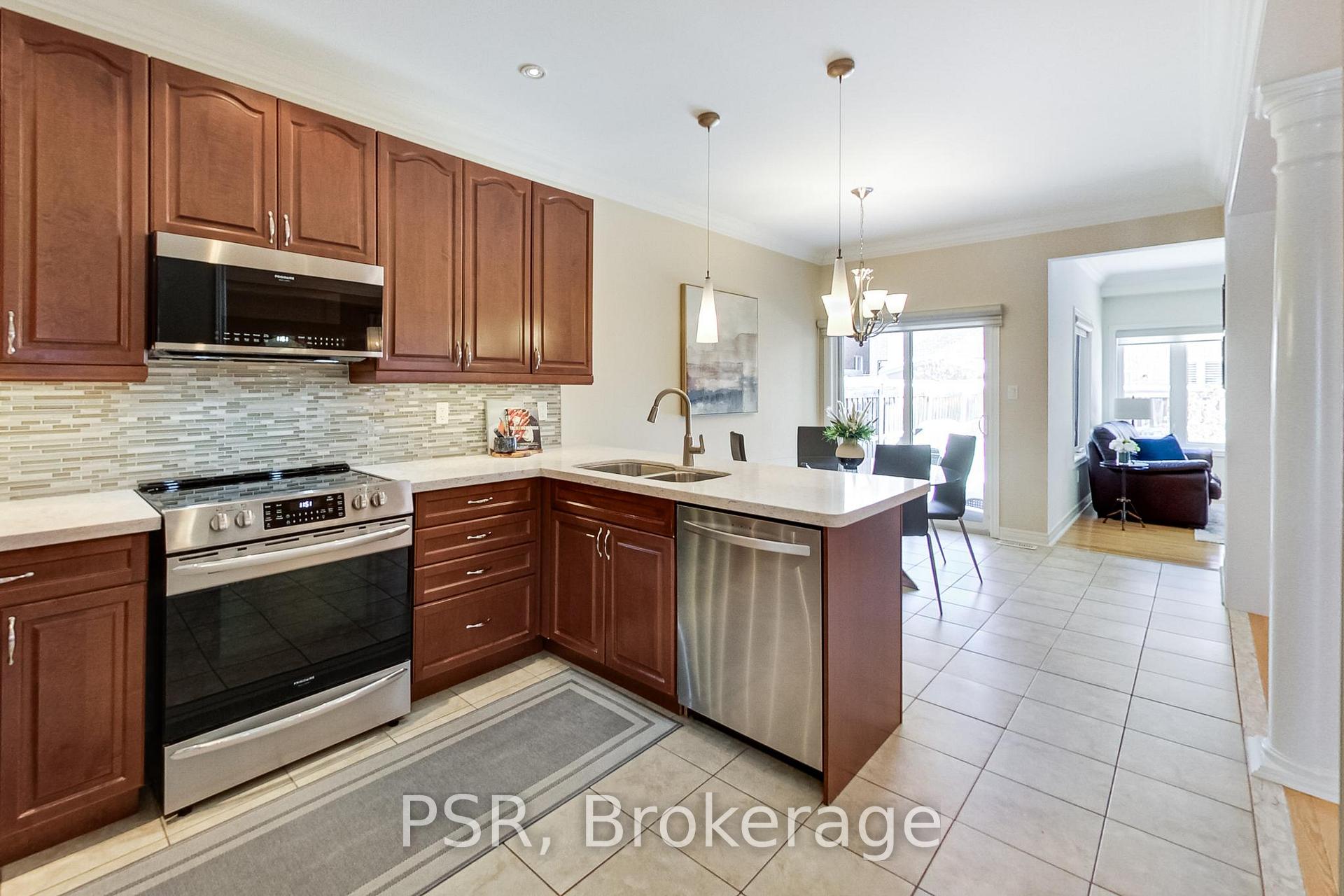 Photo 14 of 9 White Beach Crescent, Vaughan, Patterson — HOMEH
