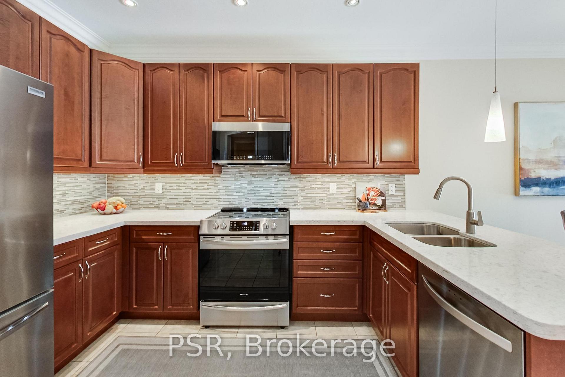 Photo 15 of 9 White Beach Crescent, Vaughan, Patterson — HOMEH