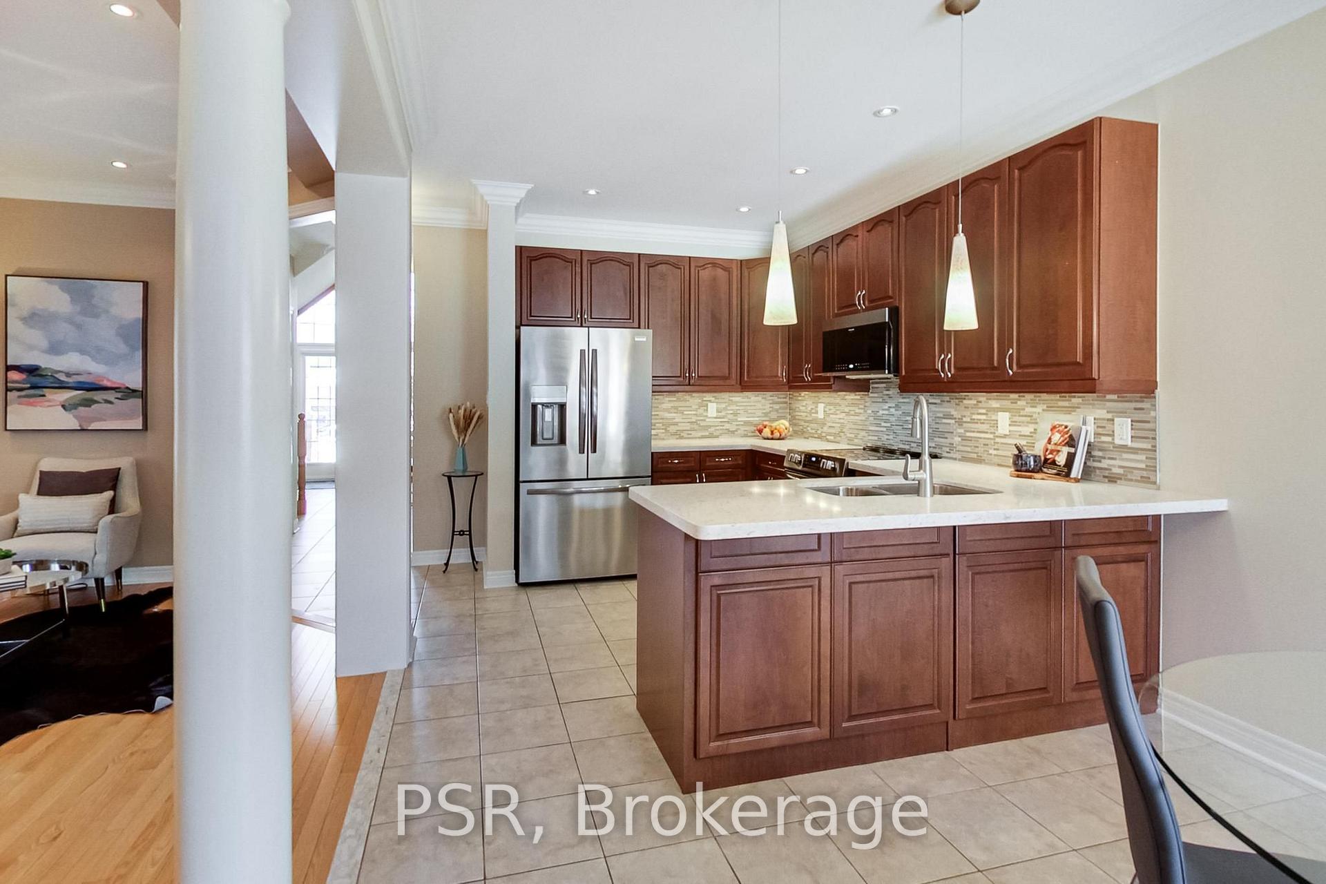 Photo 17 of 9 White Beach Crescent, Vaughan, Patterson — HOMEH