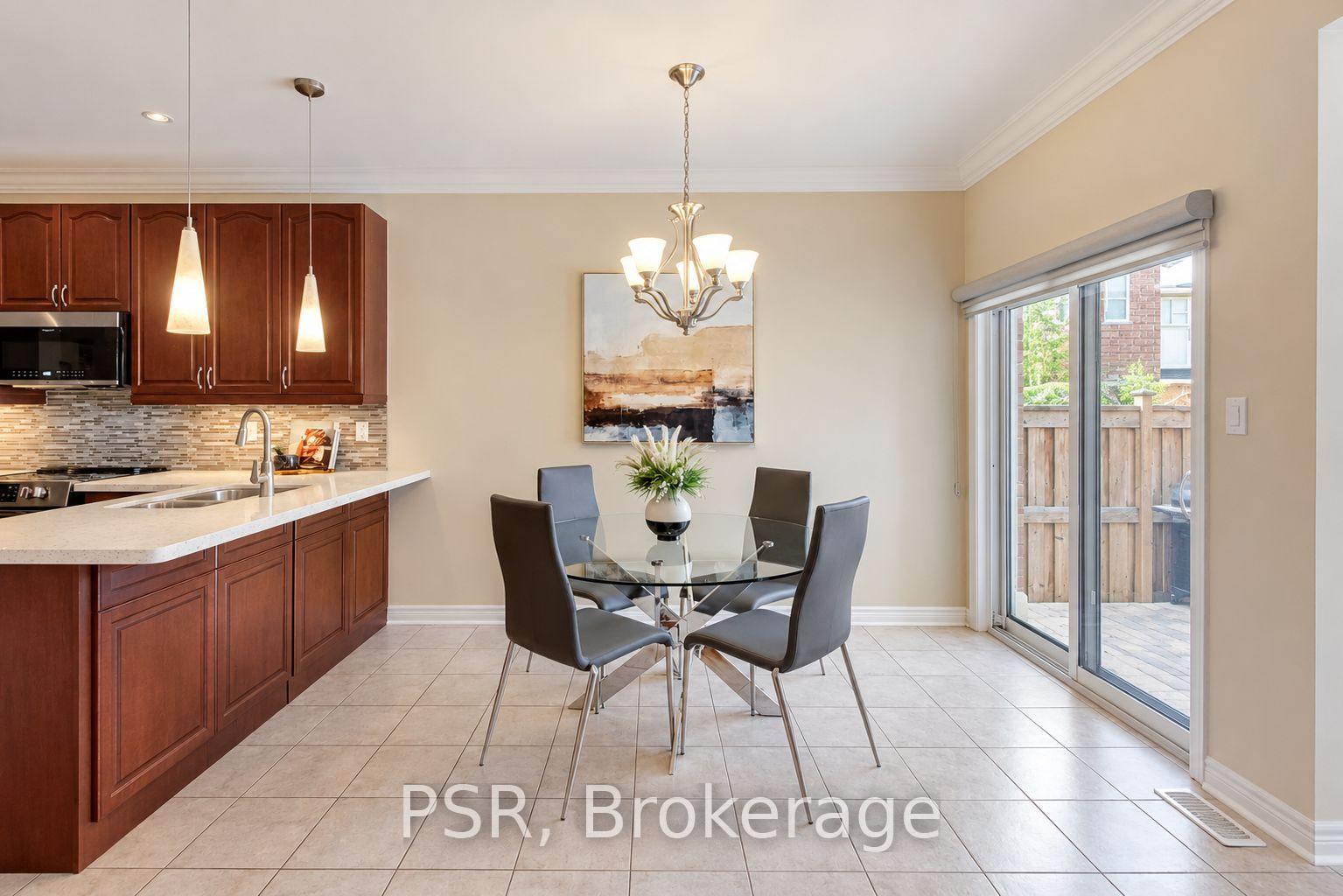 Photo 19 of 9 White Beach Crescent, Vaughan, Patterson — HOMEH