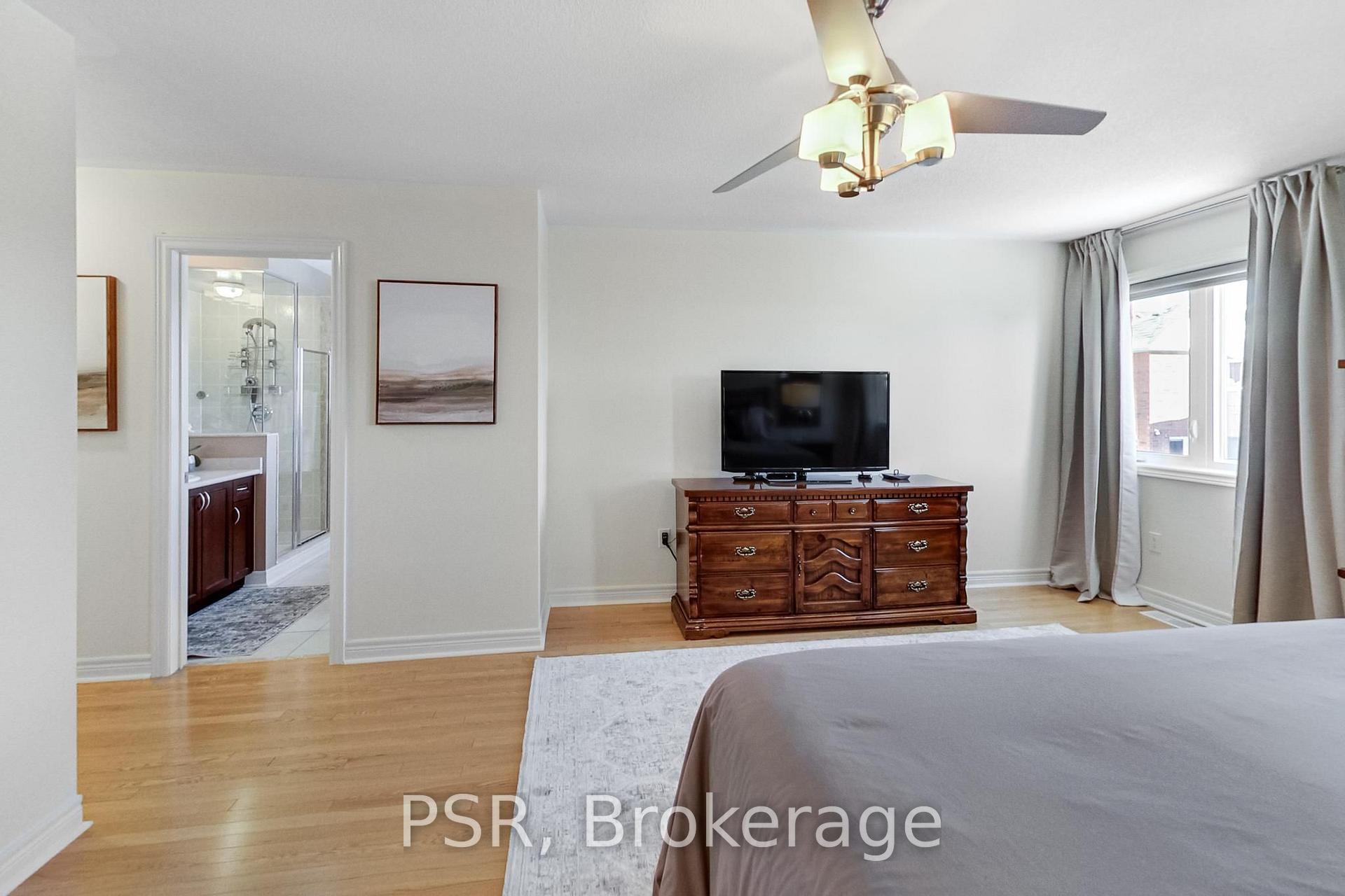 Photo 25 of 9 White Beach Crescent, Vaughan, Patterson — HOMEH