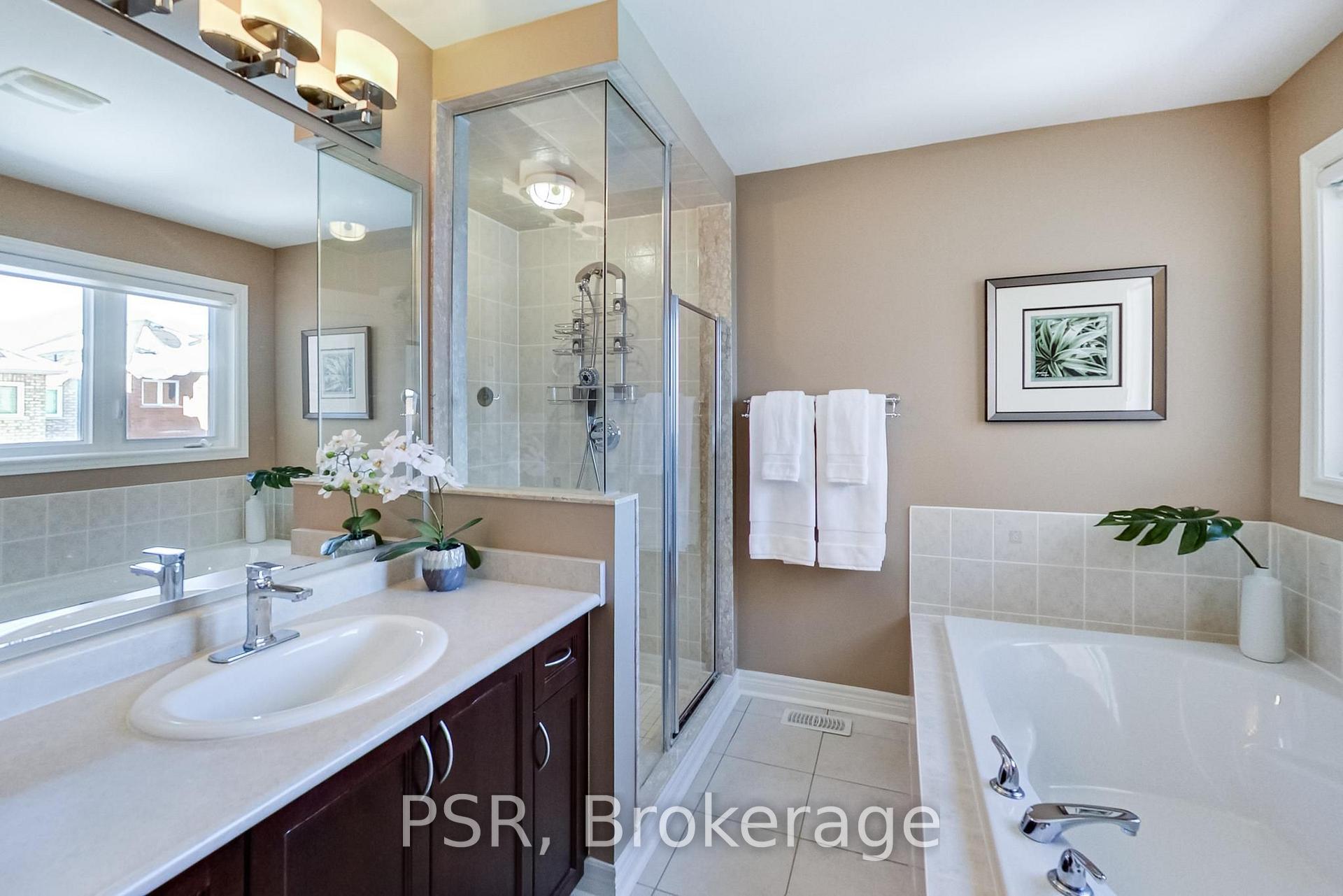 Photo 26 of 9 White Beach Crescent, Vaughan, Patterson — HOMEH