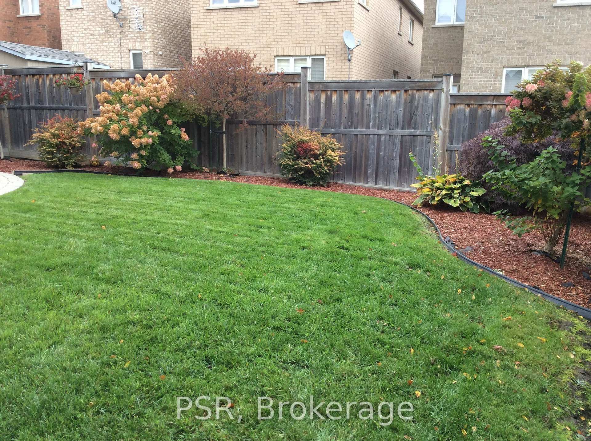 Photo 35 of 9 White Beach Crescent, Vaughan, Patterson — HOMEH