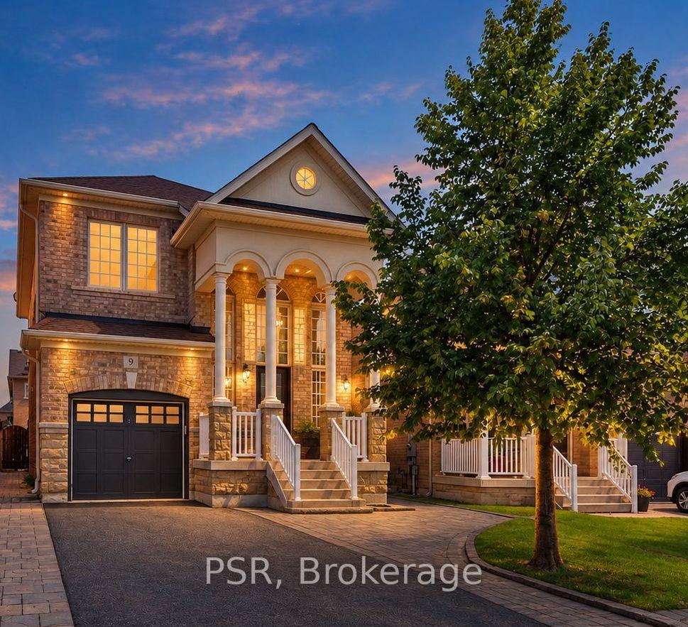 Photo 2 of 9 White Beach Crescent, Vaughan, Patterson — HOMEH