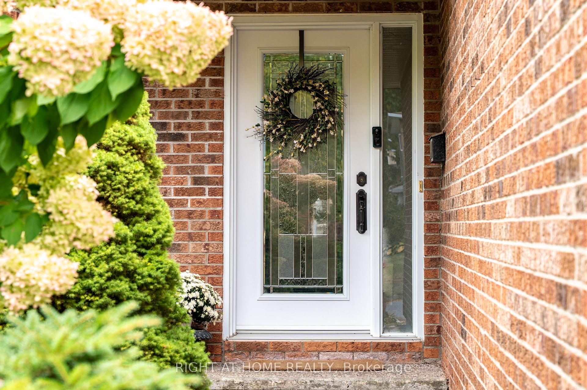 Photo 2 of 6080 Rivercrest Drive, Ottawa, Chapel Hill — HOMEH