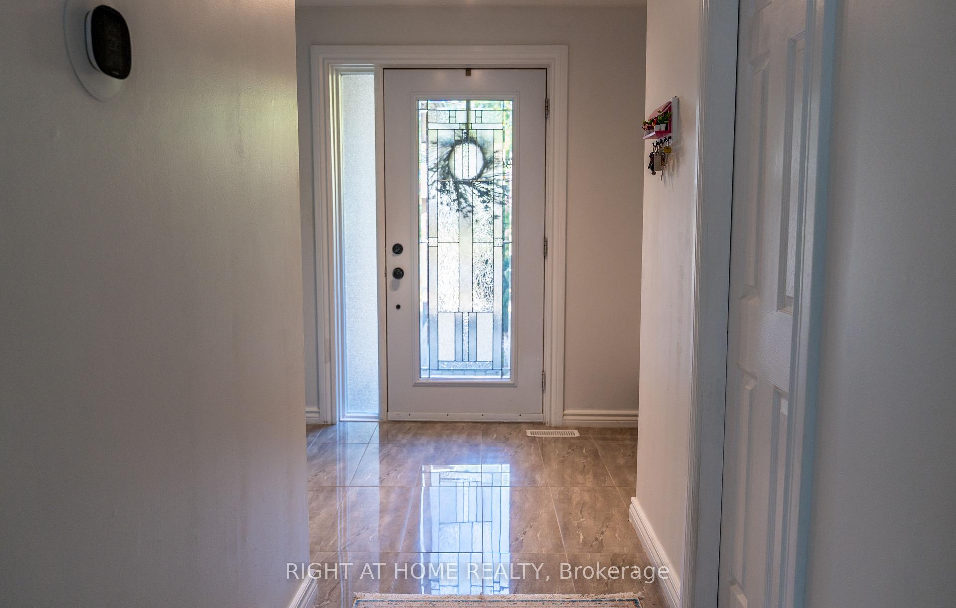 Photo 3 of 6080 Rivercrest Drive, Ottawa, Chapel Hill — HOMEH