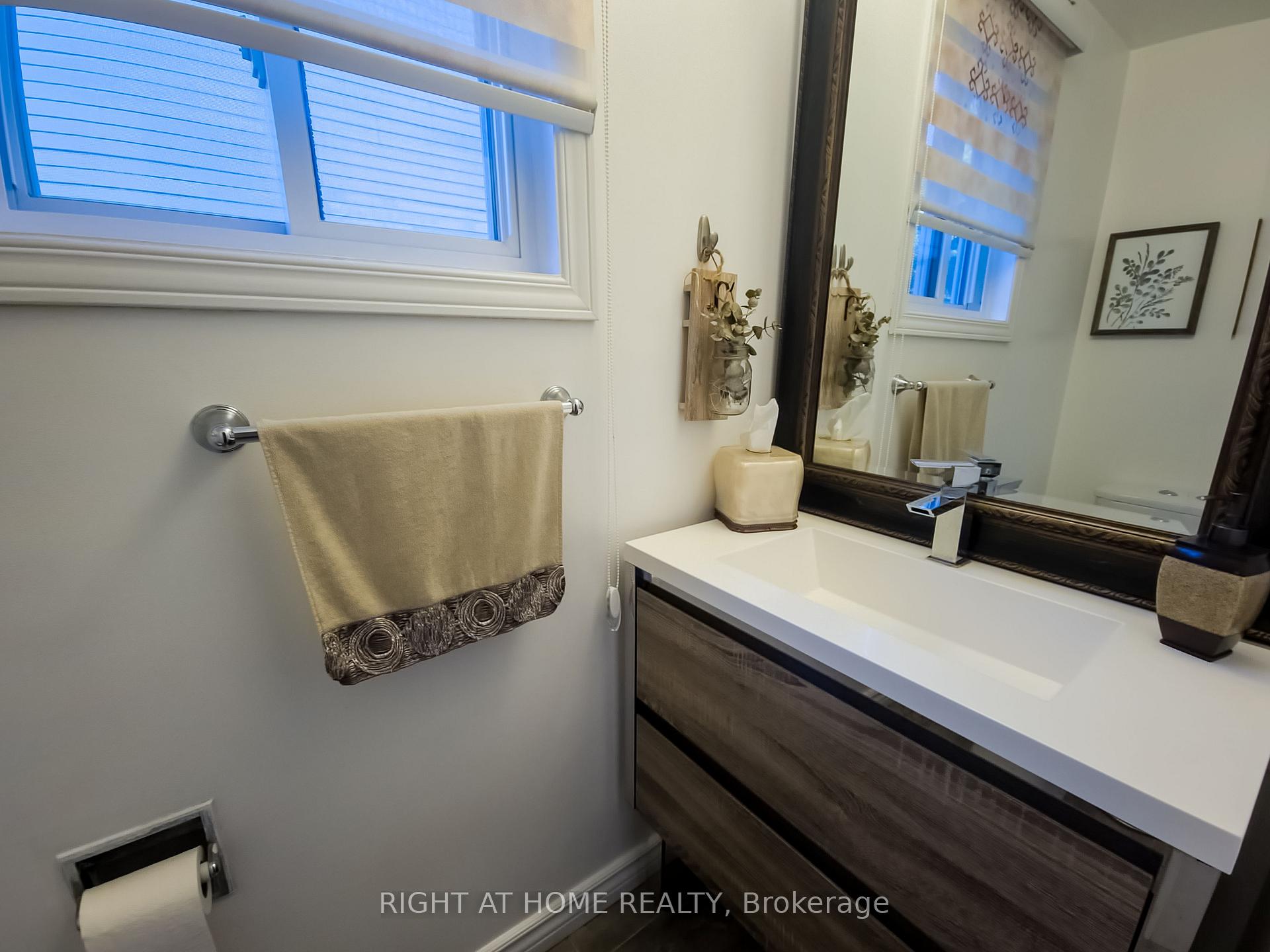 Photo 5 of 6080 Rivercrest Drive, Ottawa, Chapel Hill — HOMEH