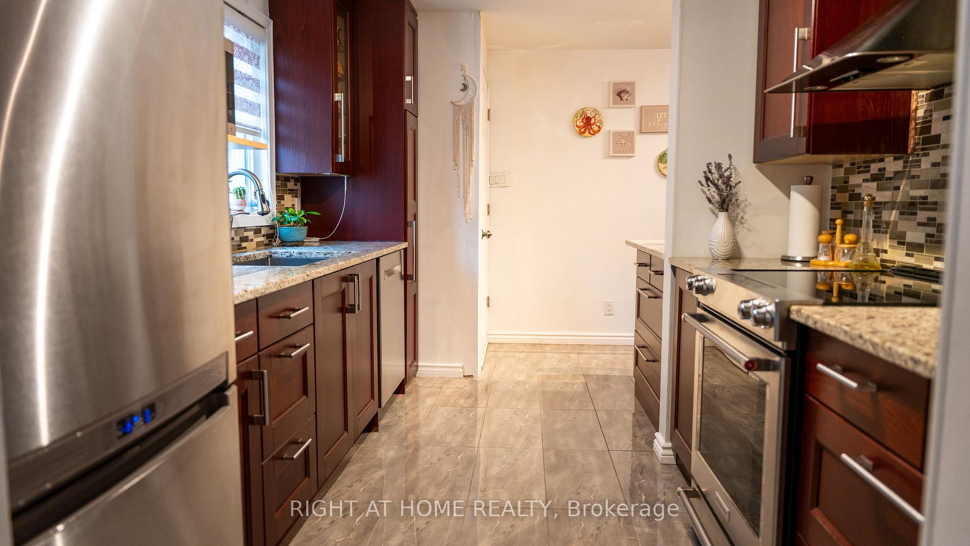 Photo 13 of 6080 Rivercrest Drive, Ottawa, Chapel Hill — HOMEH