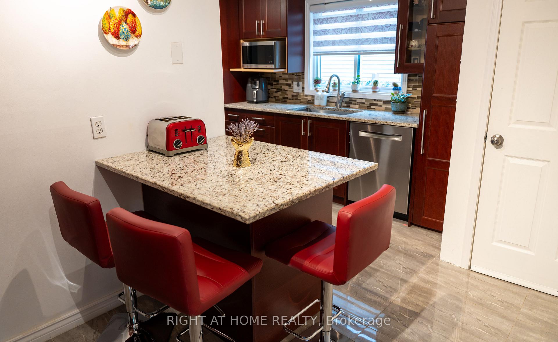 Photo 16 of 6080 Rivercrest Drive, Ottawa, Chapel Hill — HOMEH
