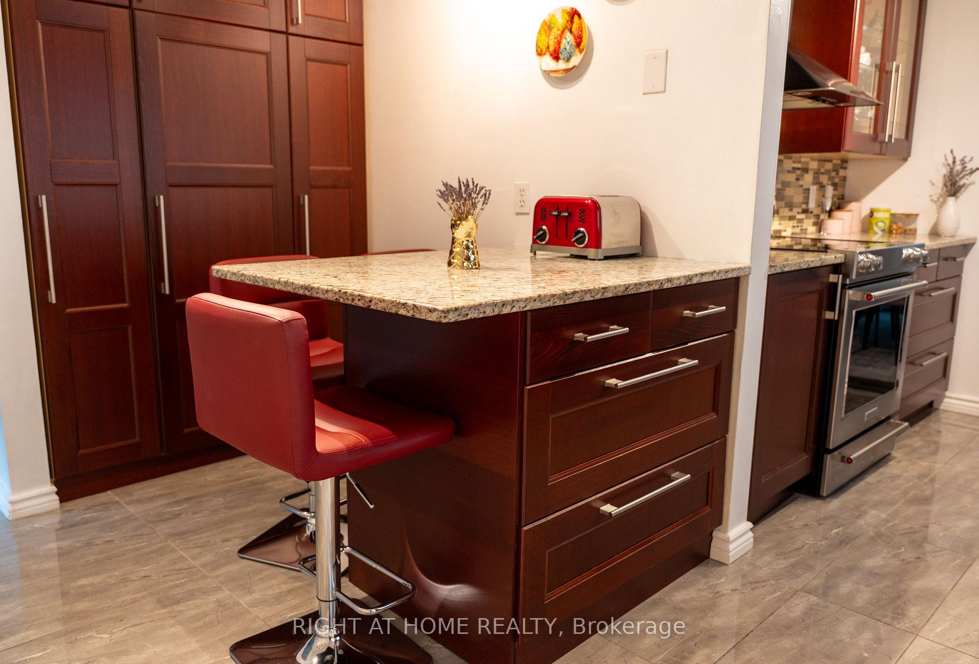 Photo 17 of 6080 Rivercrest Drive, Ottawa, Chapel Hill — HOMEH