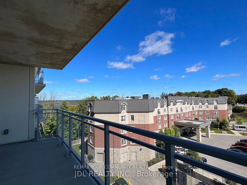 Photo 10 of Unit 811, 58 Lakeside Terrace, Barrie, Little Lake — HOMEH