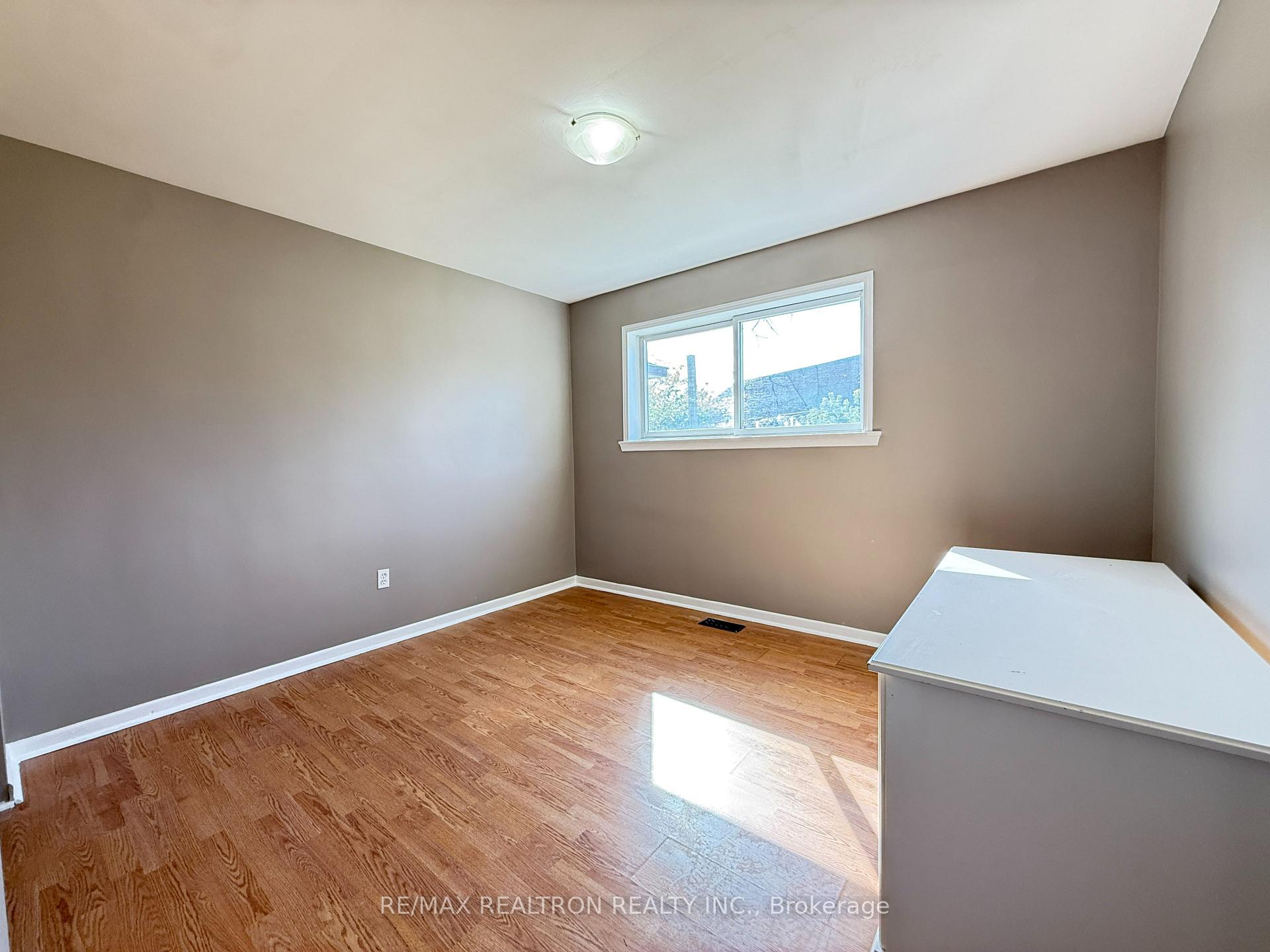 Photo 6 of Unit Lower, 97 Post Road, Brampton, Brampton North — HOMEH
