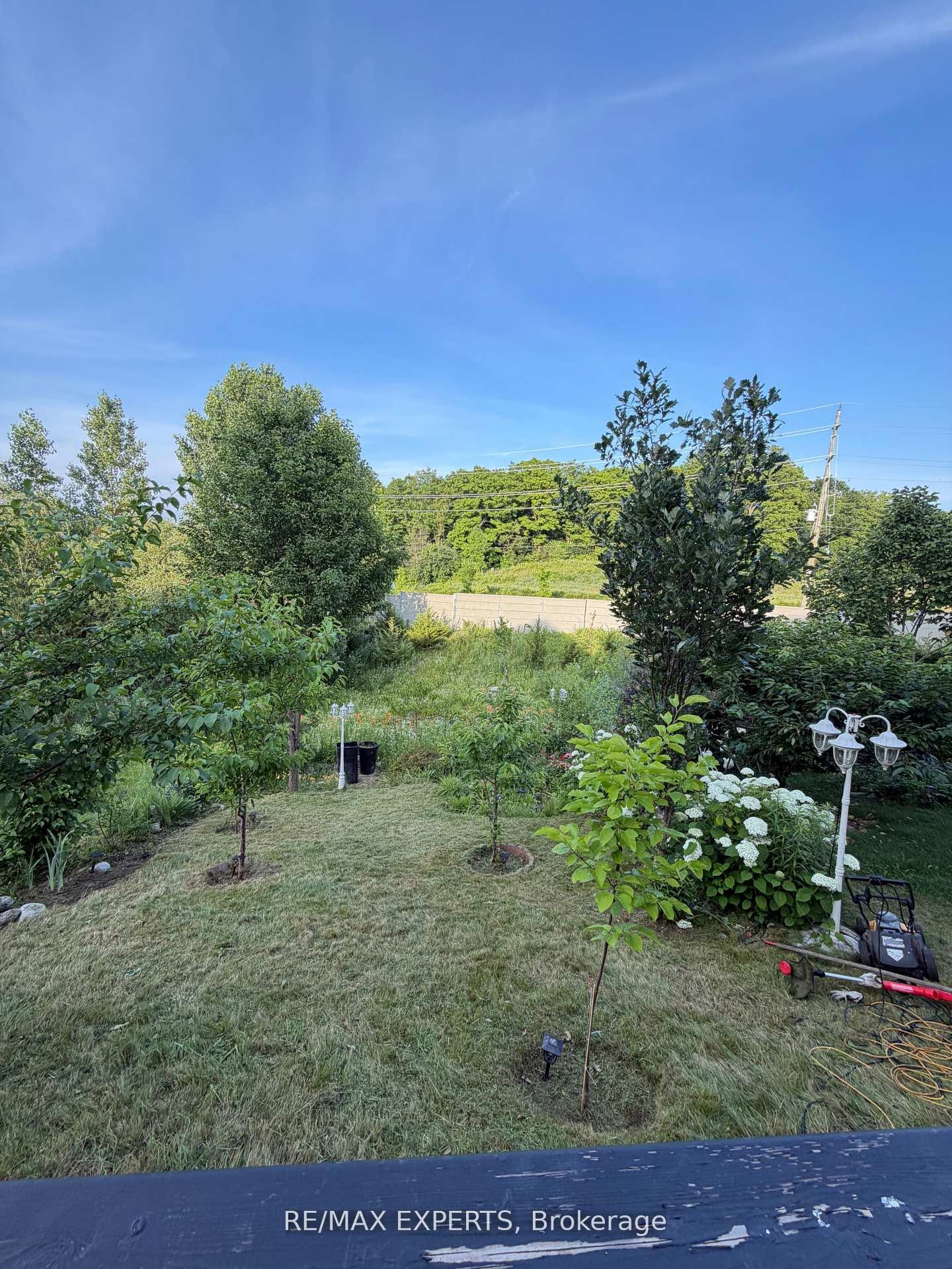 Photo 11 of 87 Newcastle Drive W, Kitchener, Huron Park — HOMEH
