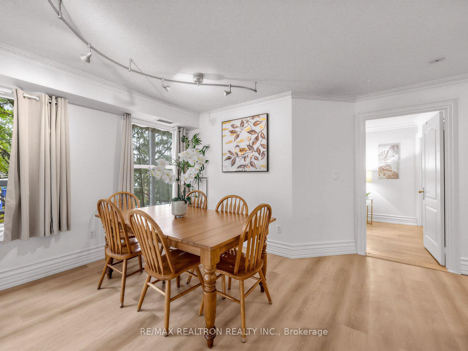 Photo 5 of Unit 302, 800 Spadina Road, Toronto, Forest Hill South — HOMEH