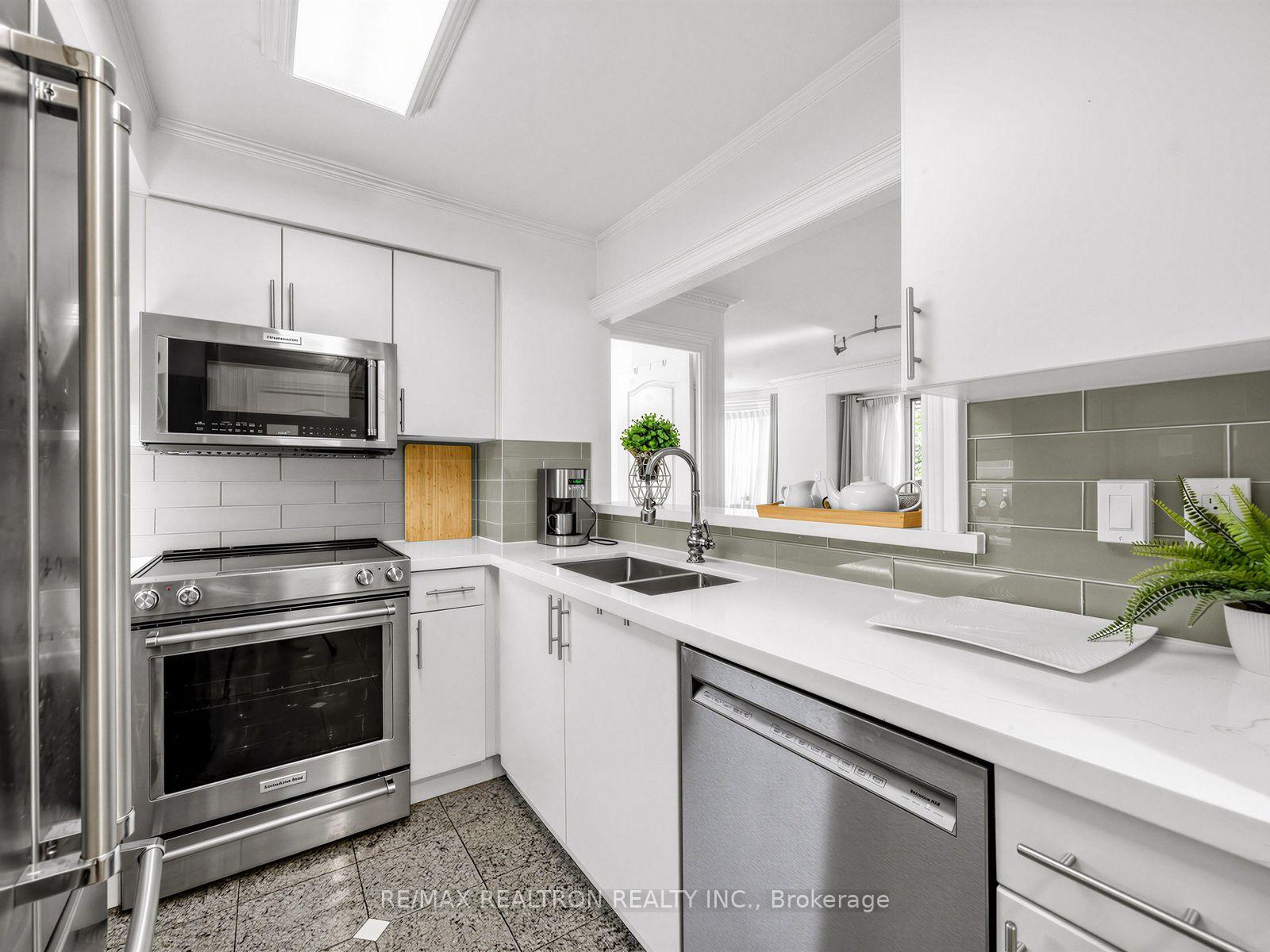 Photo 13 of Unit 302, 800 Spadina Road, Toronto, Forest Hill South — HOMEH