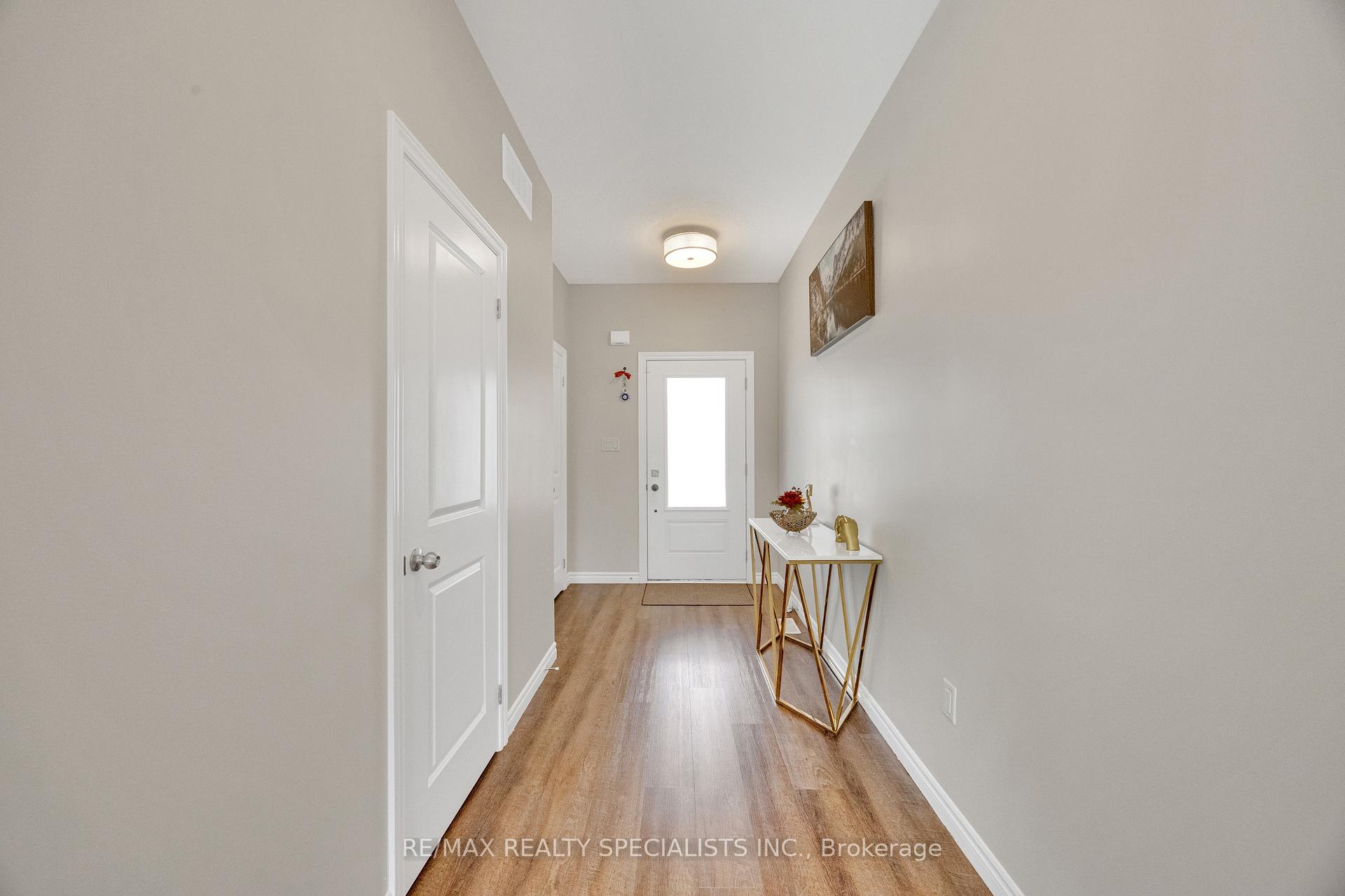 Photo 7 of 3600 Earlston Crossing E, London, South W — HOMEH
