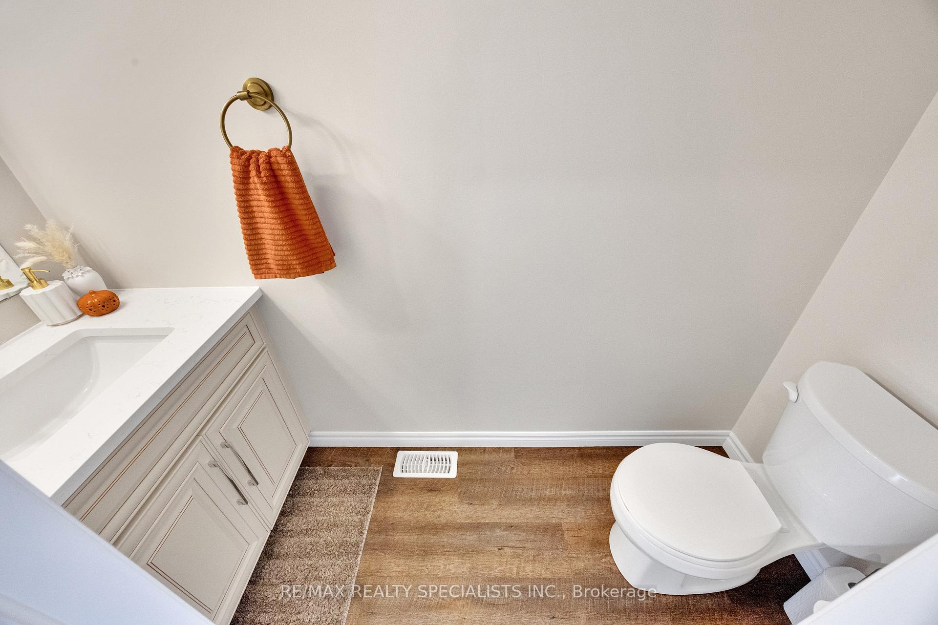 Photo 13 of 3600 Earlston Crossing E, London, South W — HOMEH