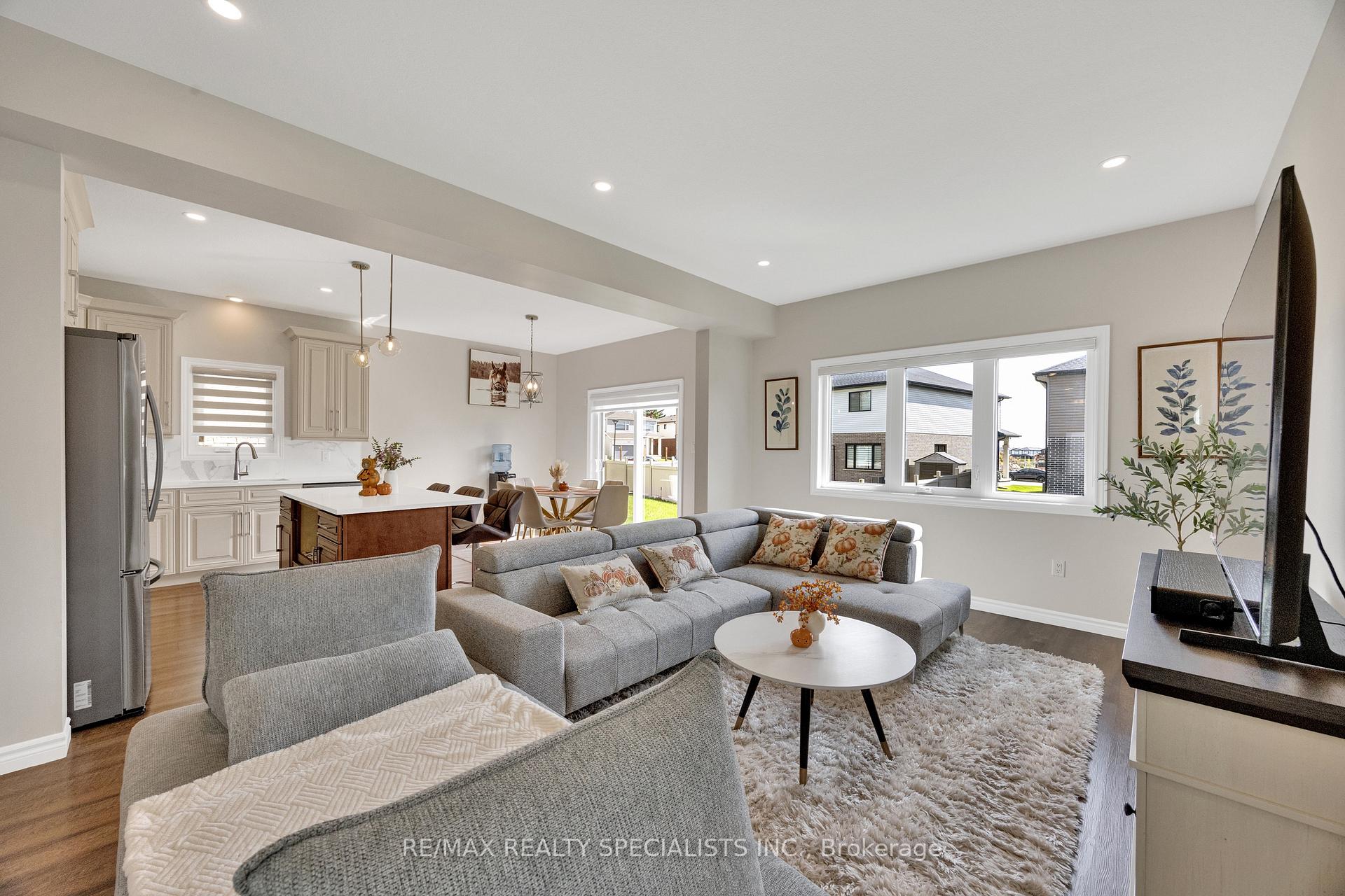 Photo 19 of 3600 Earlston Crossing E, London, South W — HOMEH
