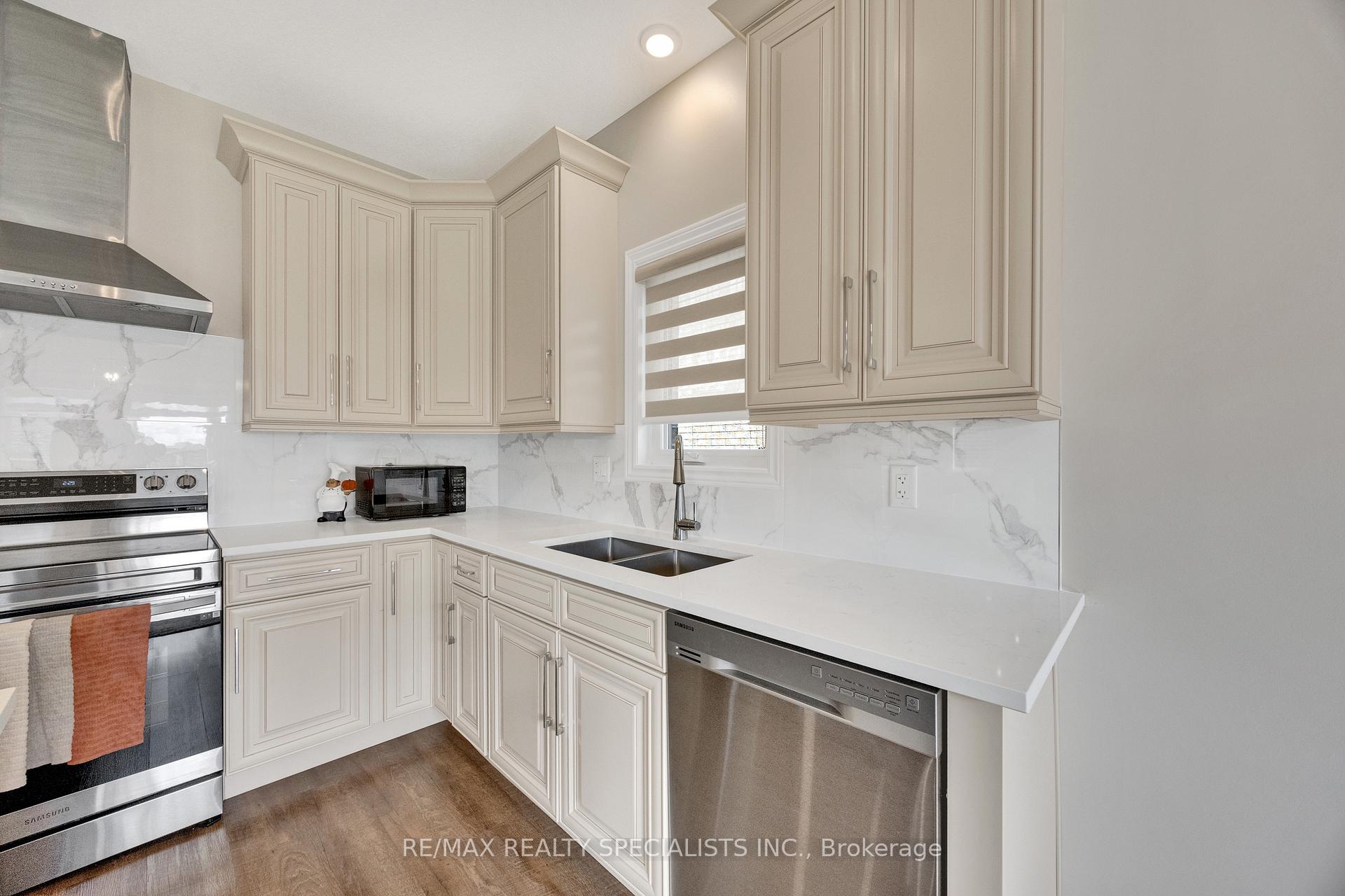 Photo 37 of 3600 Earlston Crossing E, London, South W — HOMEH