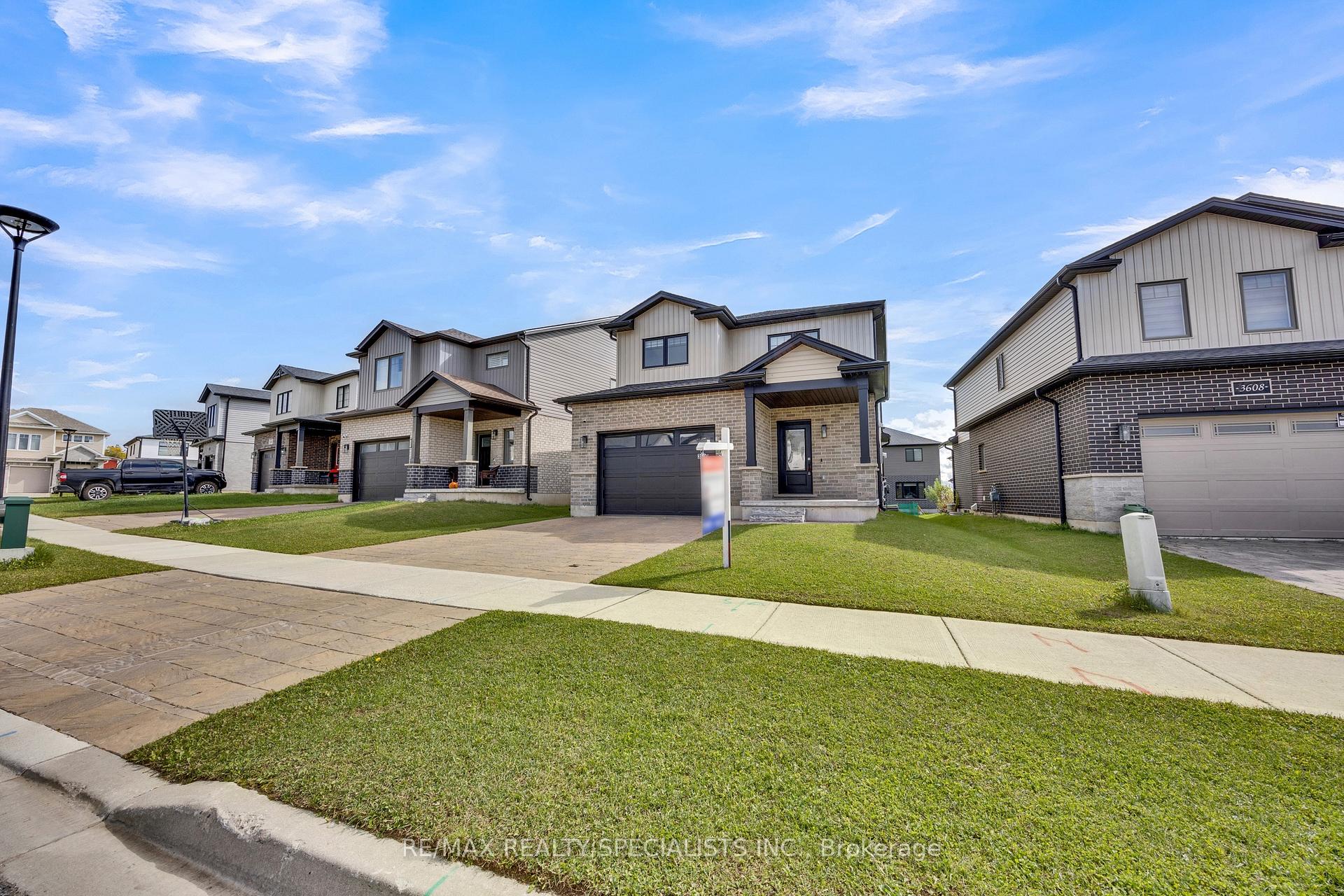 Photo 5 of 3600 Earlston Crossing E, London, South W — HOMEH
