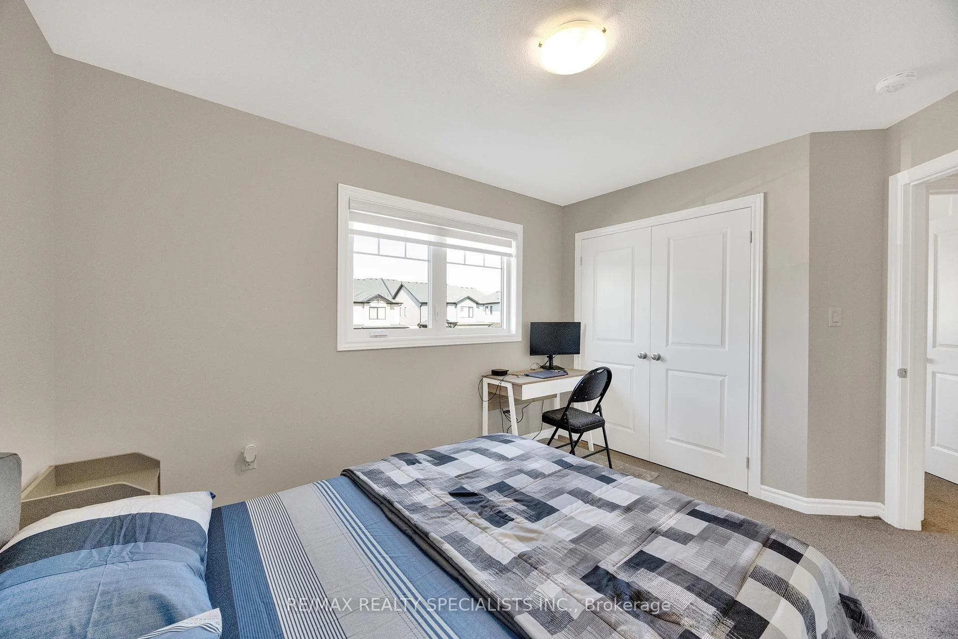 Photo 3 of 3600 Earlston Crossing E, London, South W — HOMEH
