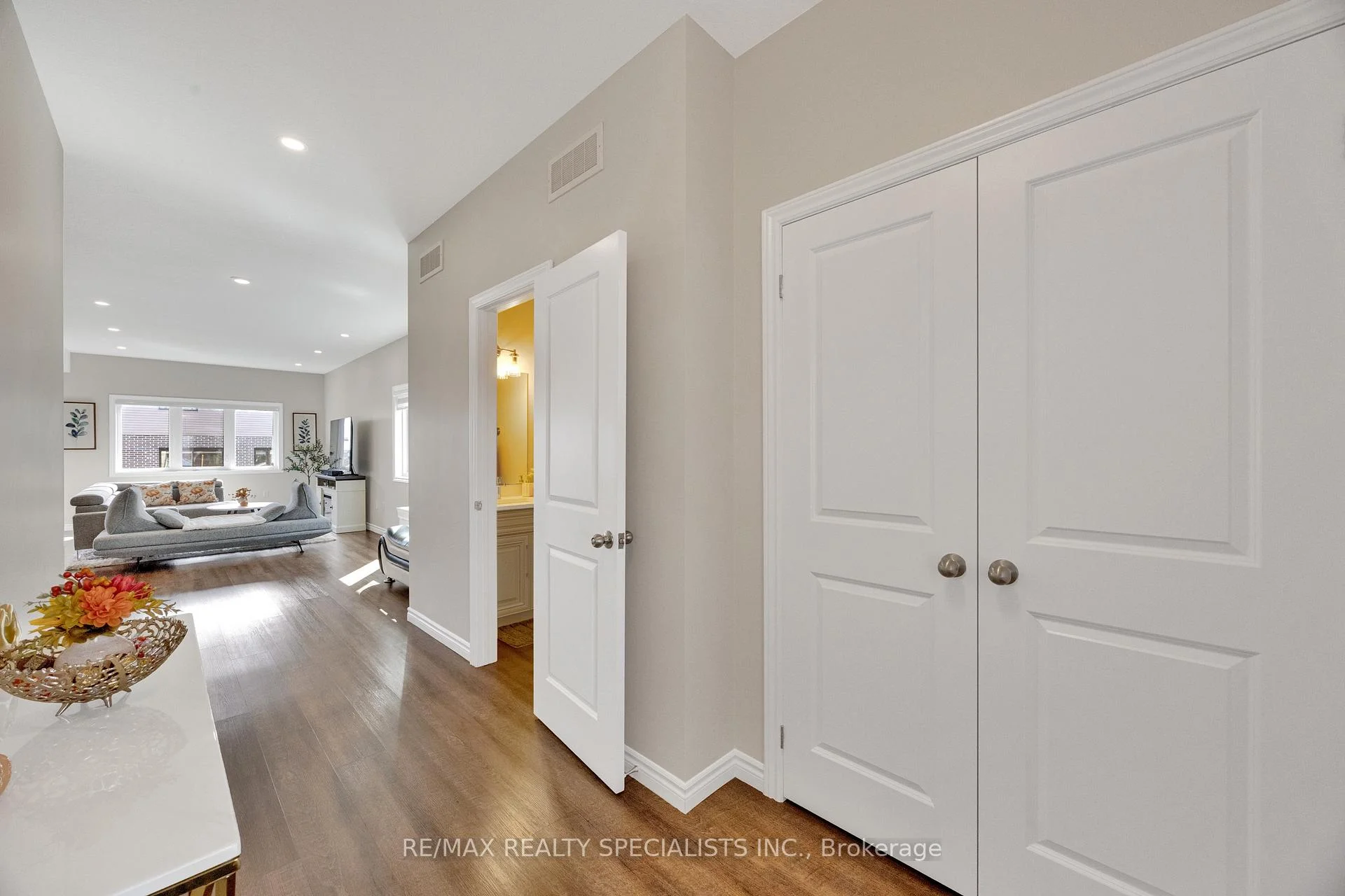 Photo 14 of 3600 Earlston Crossing E, London, South W — HOMEH