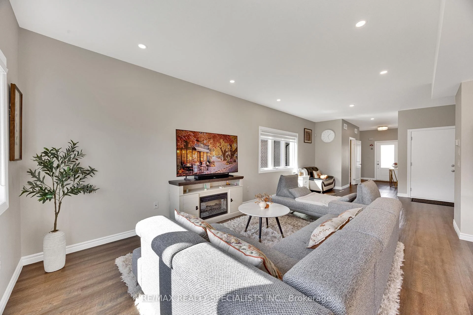 Photo 28 of 3600 Earlston Crossing E, London, South W — HOMEH